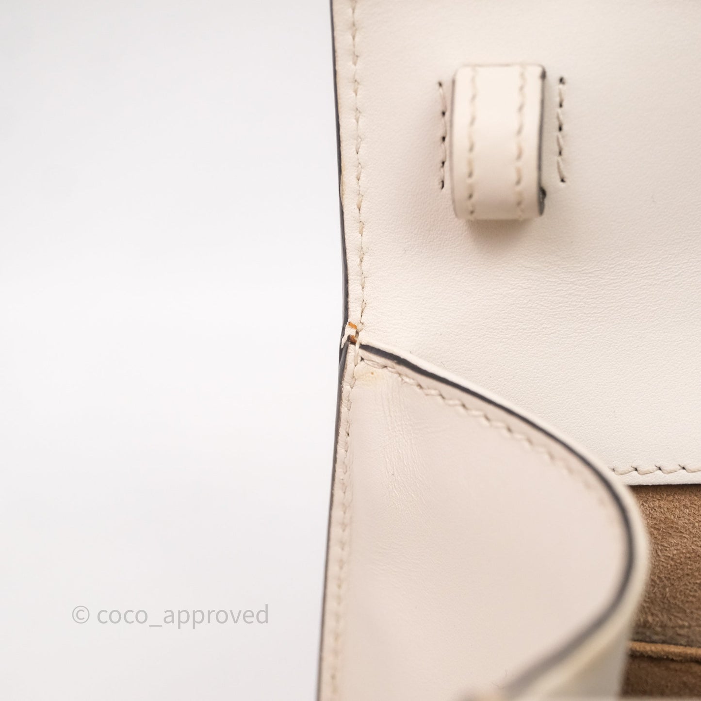 Gucci Mini Sylvie Top Handle White Calfskin Shoulder Bag⁣ ⁣⁣⁣⁣⁣⁣⁣⁣⁣⁣⁣⁣⁣⁣⁣⁣With Strap