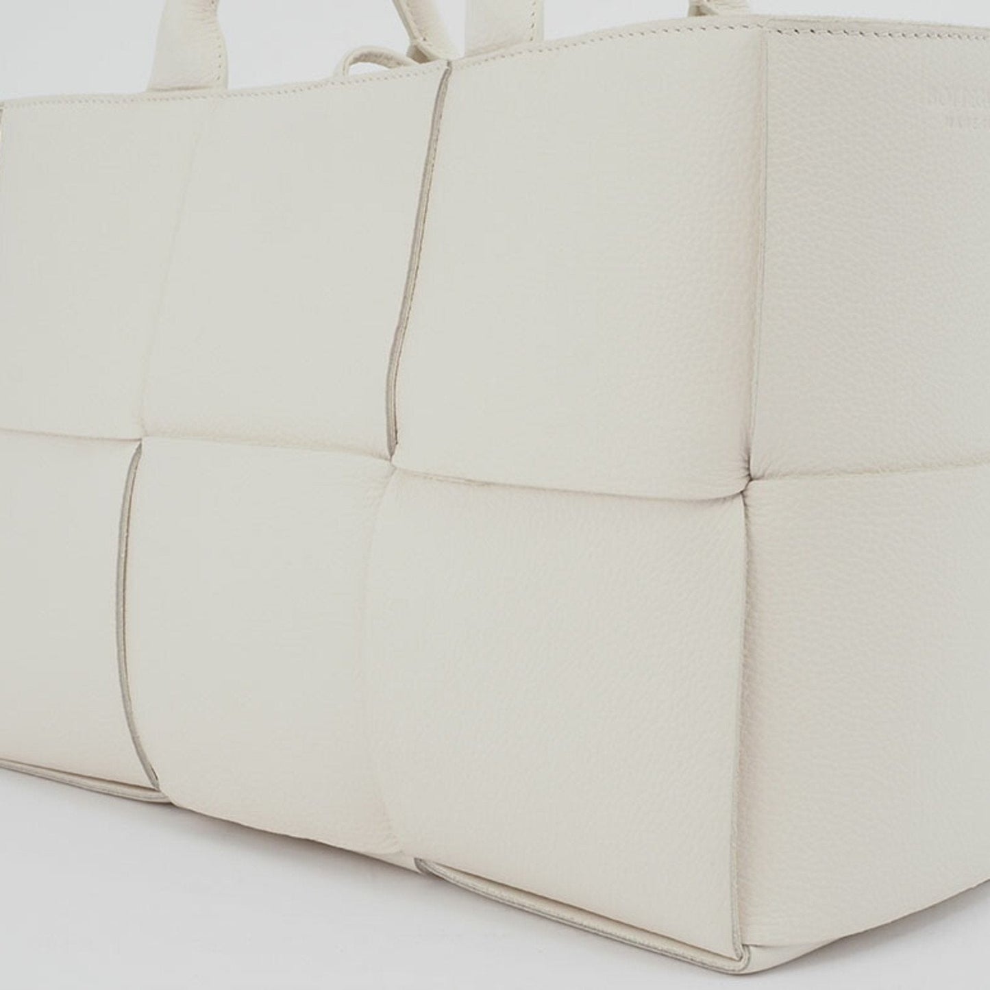 Luxury Bottega Veneta Leather Handbag Tote Bag ()