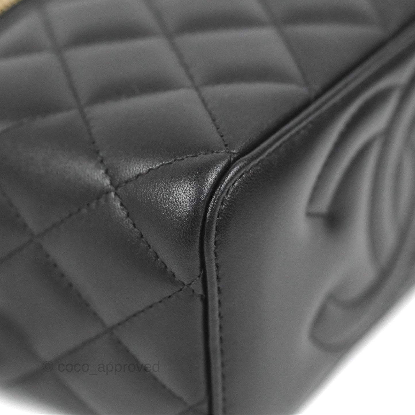 Chanel Metal Handle Vanity Rectangular Black Lambskin Gold Hardware 23A