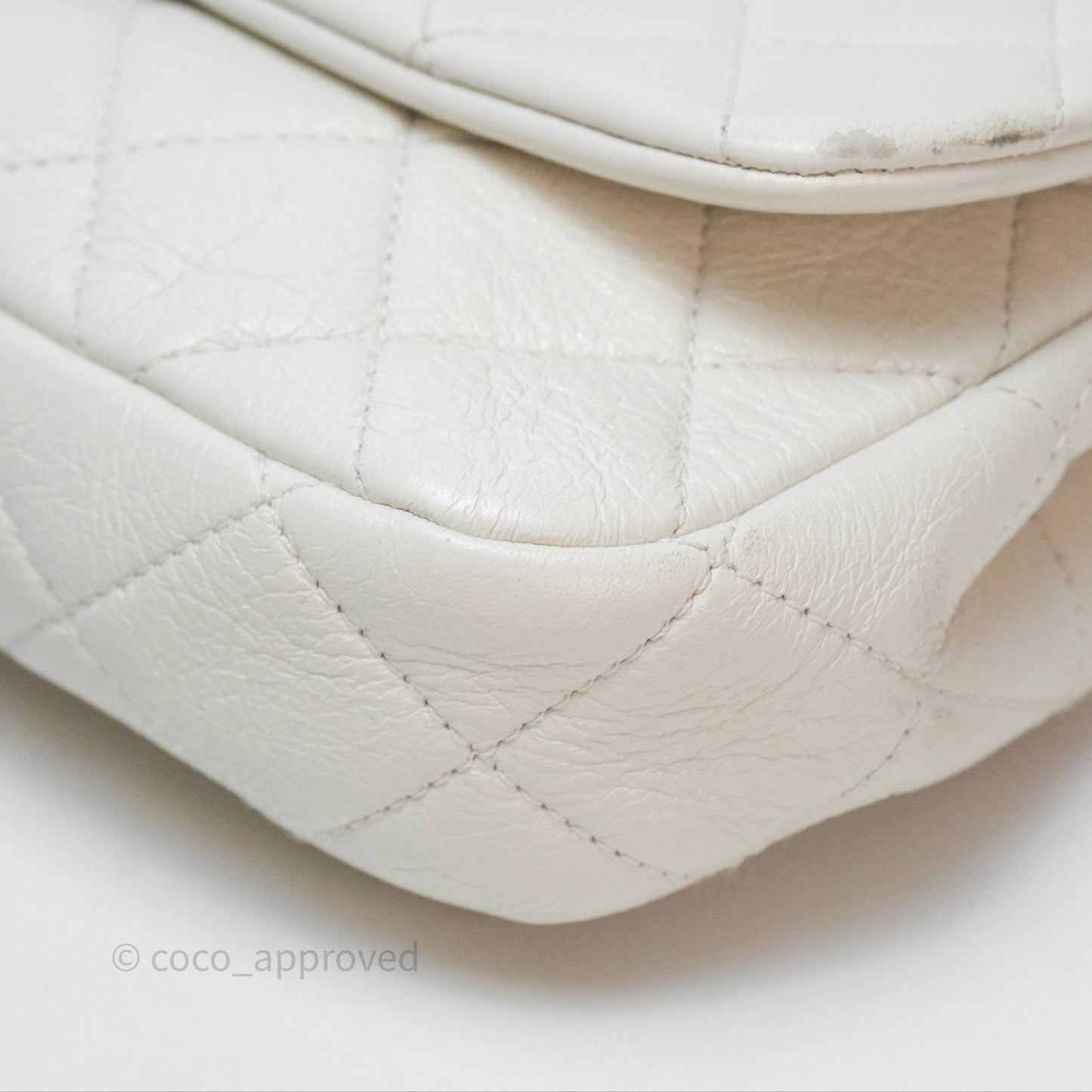 Chanel Quilted Pearl Flap Bag White Shiny Crumpled Calfskin Aged Gold Hardware 22C