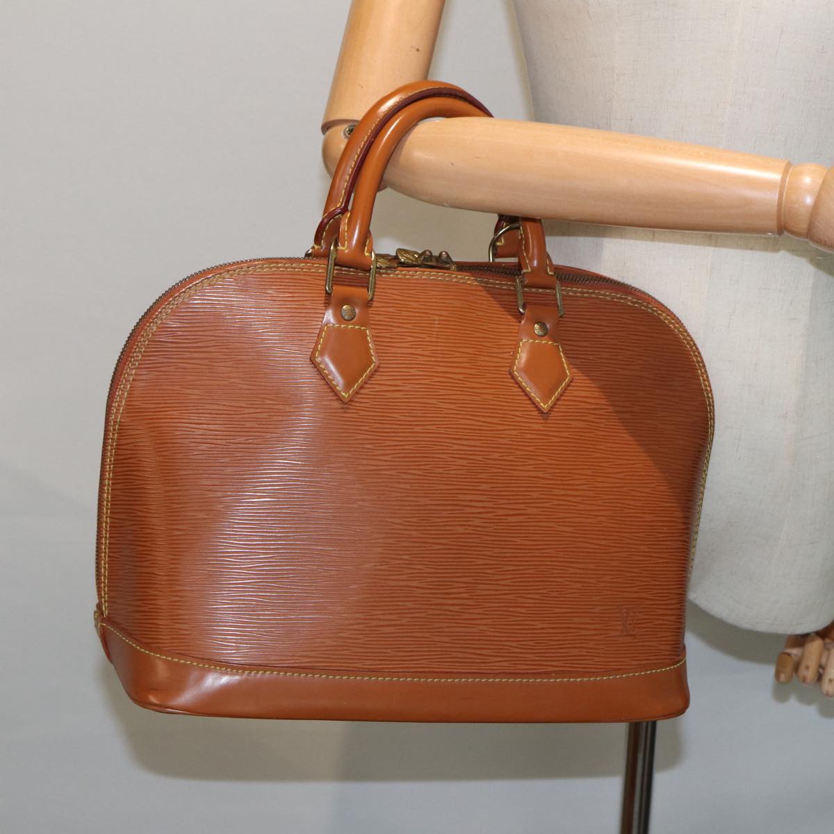 LOUIS VUITTON Epi Alma Hand Bag Zipangu Gold M54148 LV 81261