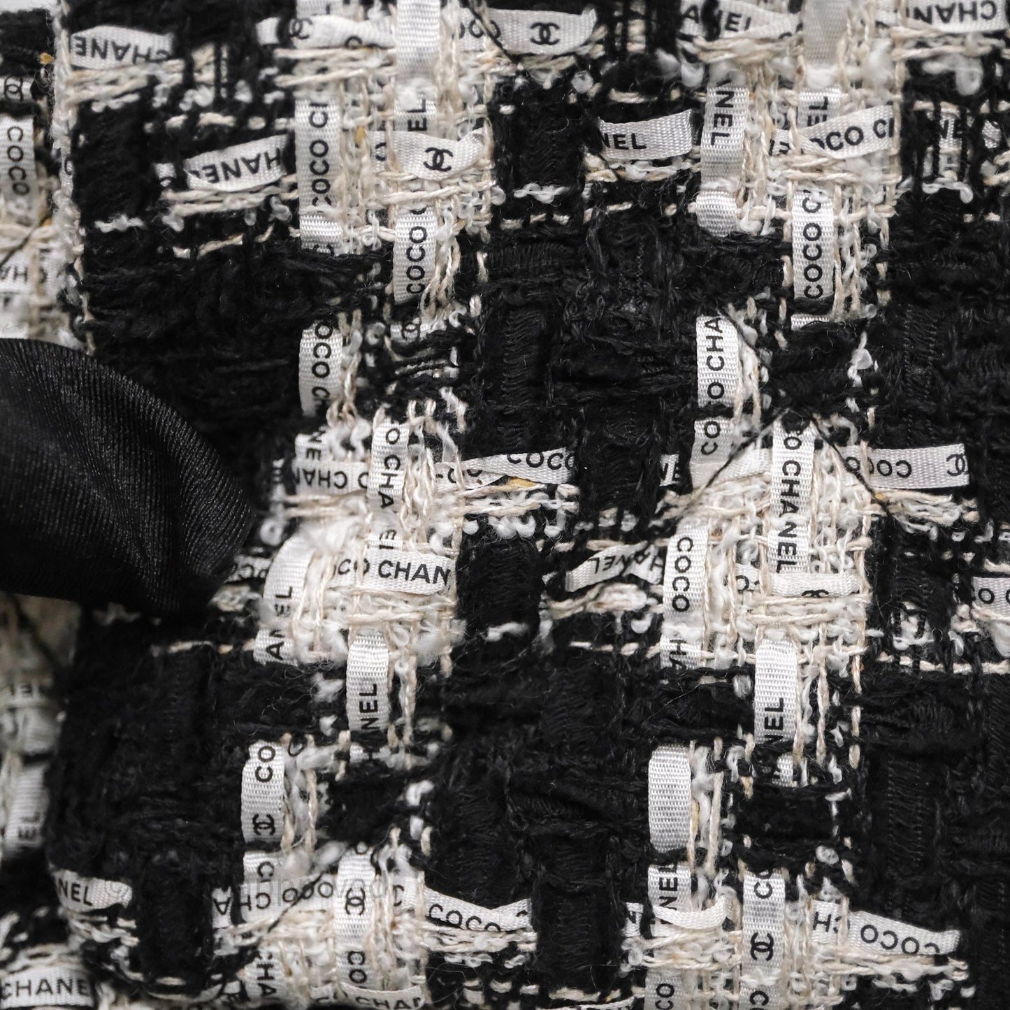 Chanel 19 Small Tweed Houndstooth Black & White Mixed Hardware