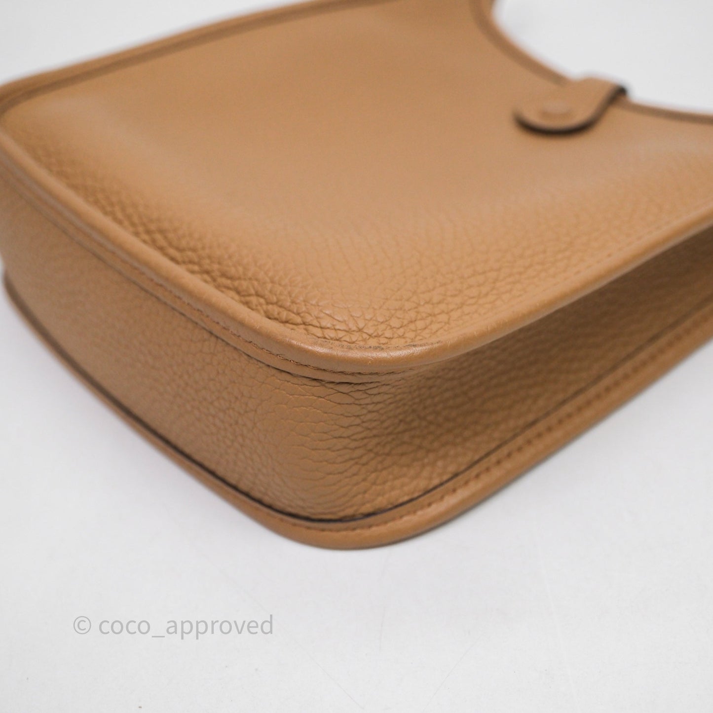 Hermès Mini Evelyne 16 Chai 0M Clemence Gold Hardware
