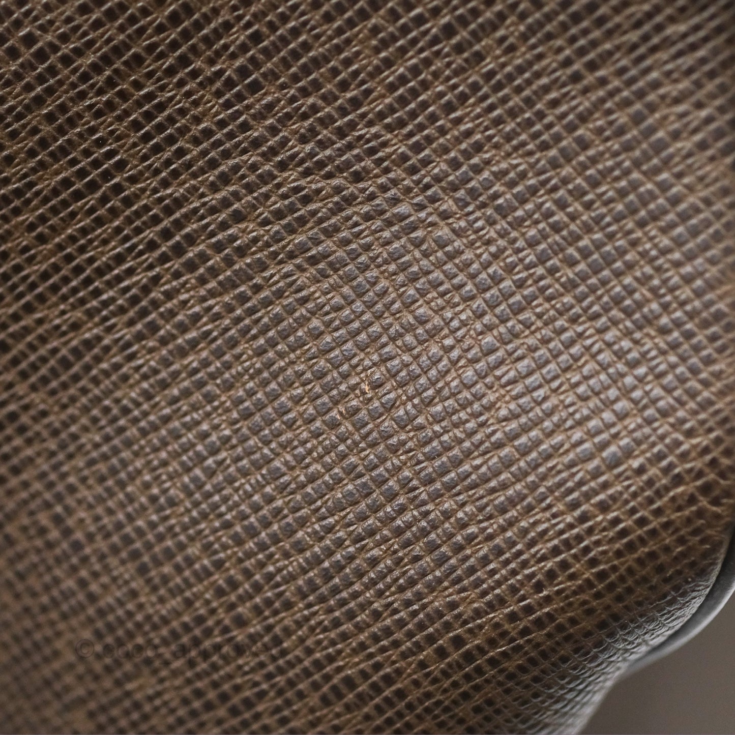 Louis Vuitton Vintage Kendall PM in Brown Taiga Leather