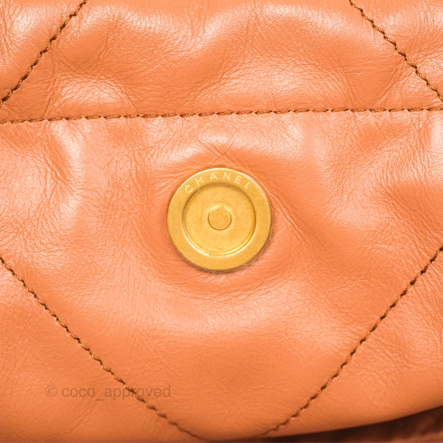 Chanel 22 Medium Caramel Beige Shiny Calfskin Aged Gold Hardware