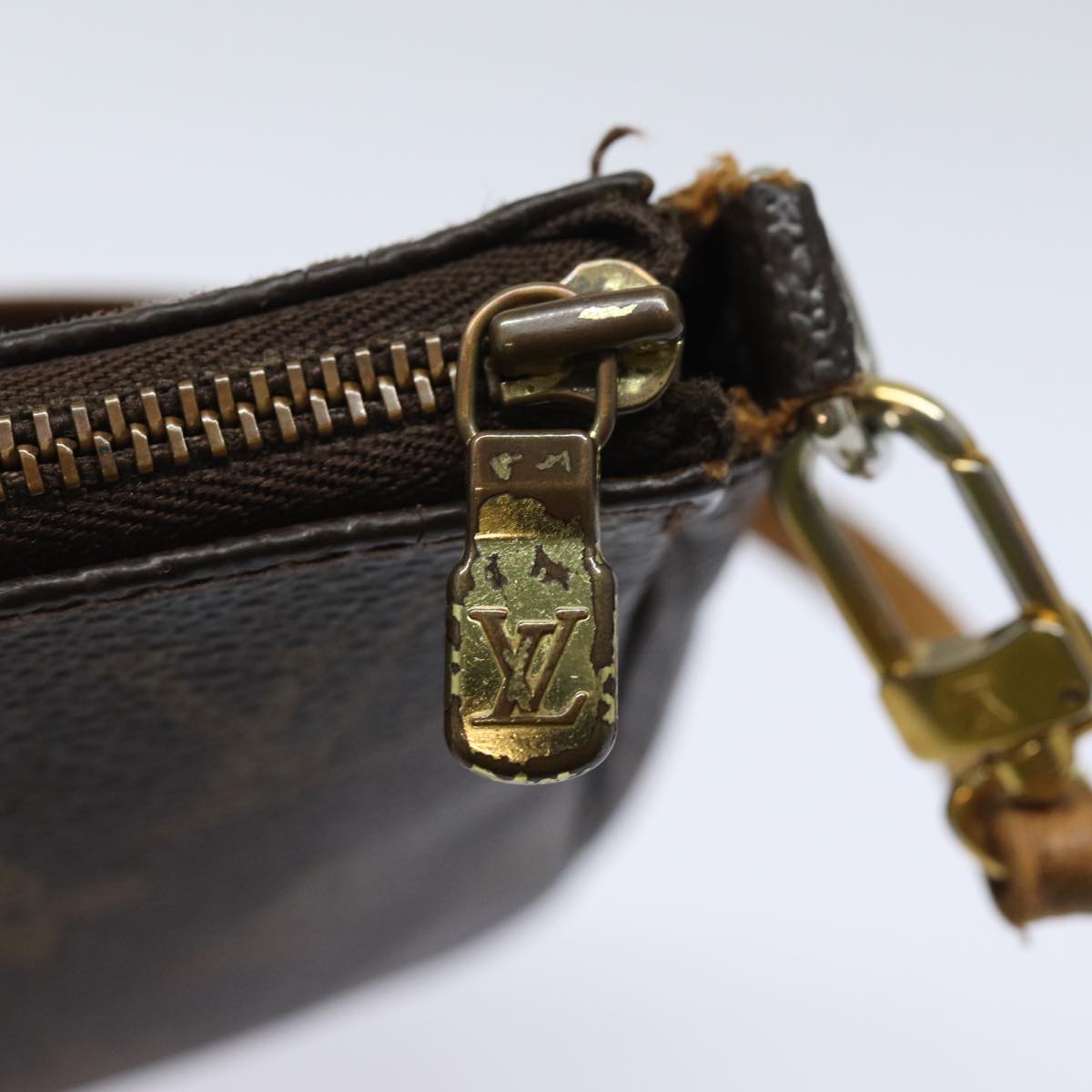 LOUIS VUITTON Monogram Pochette Accessoires Pouch M51980 LV 82469