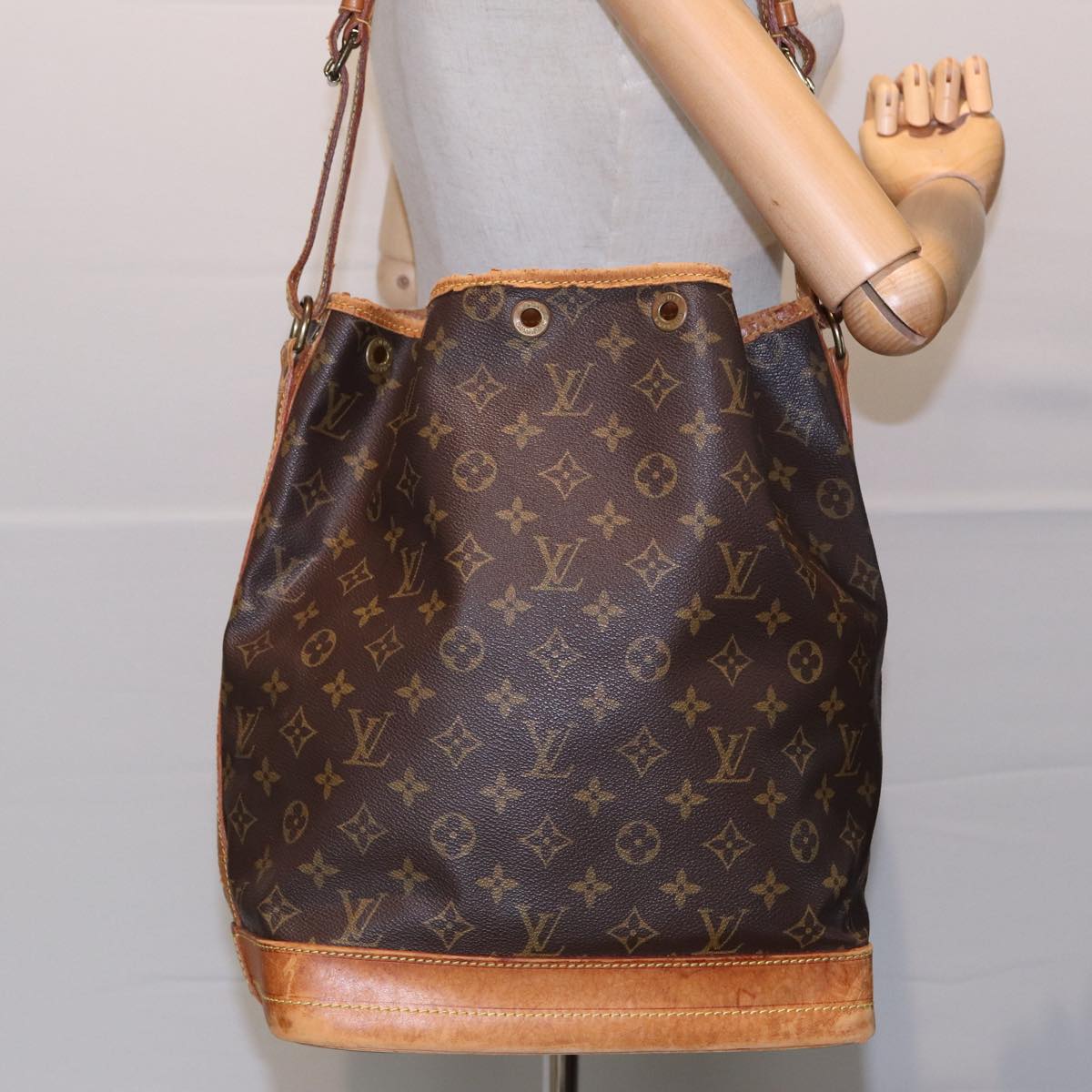 LOUIS VUITTON Monogram Noe Shoulder Bag M42224 LV 82525