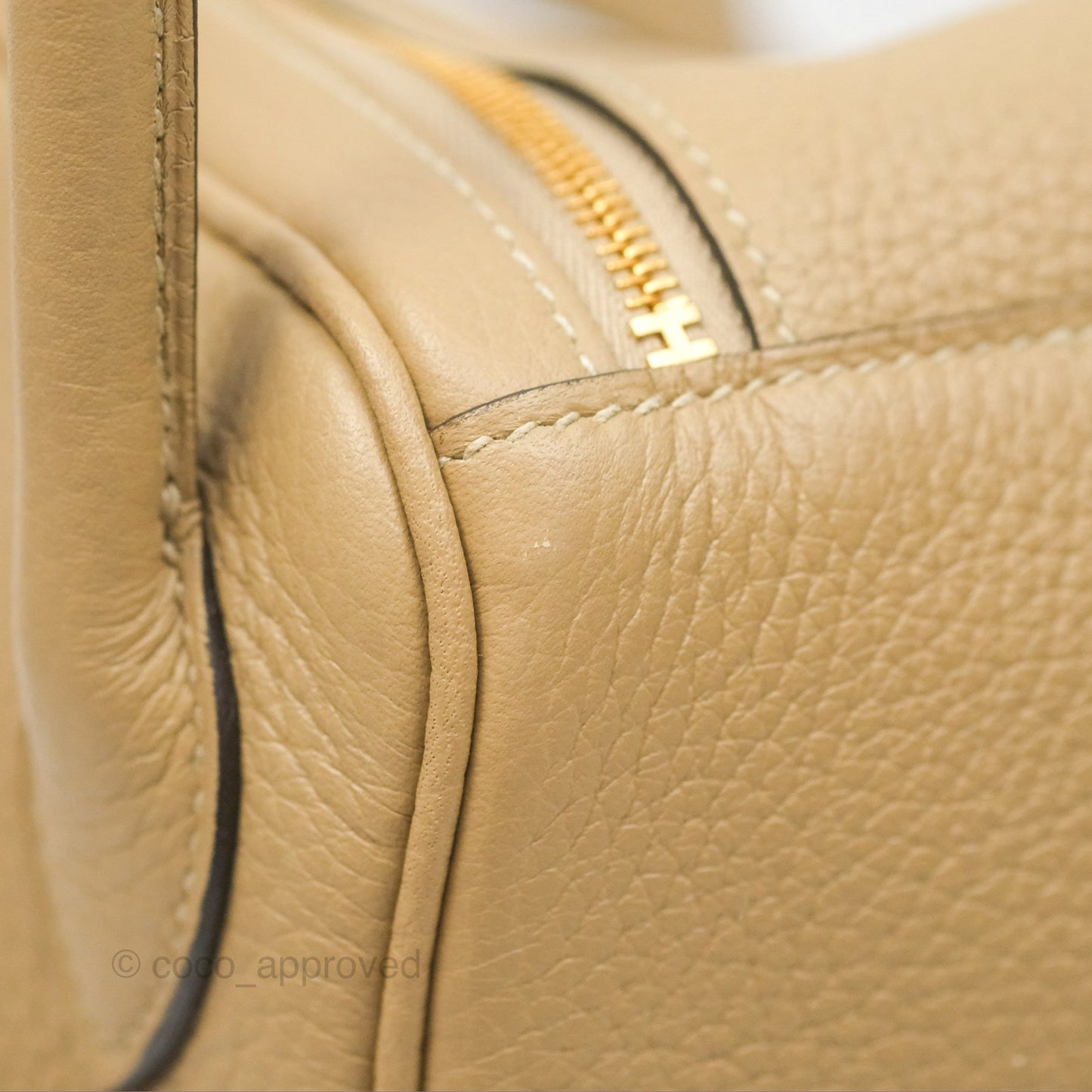 Hermès Lindy 26 Trench Clemence Gold Hardware
