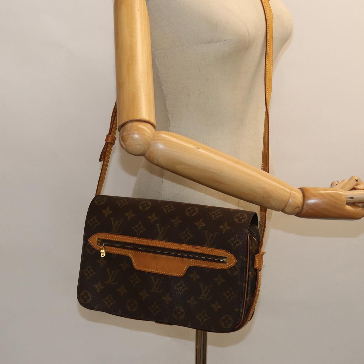 LOUIS VUITTON Monogram Saint Germain Shoulder Bag M51207 LV 82842