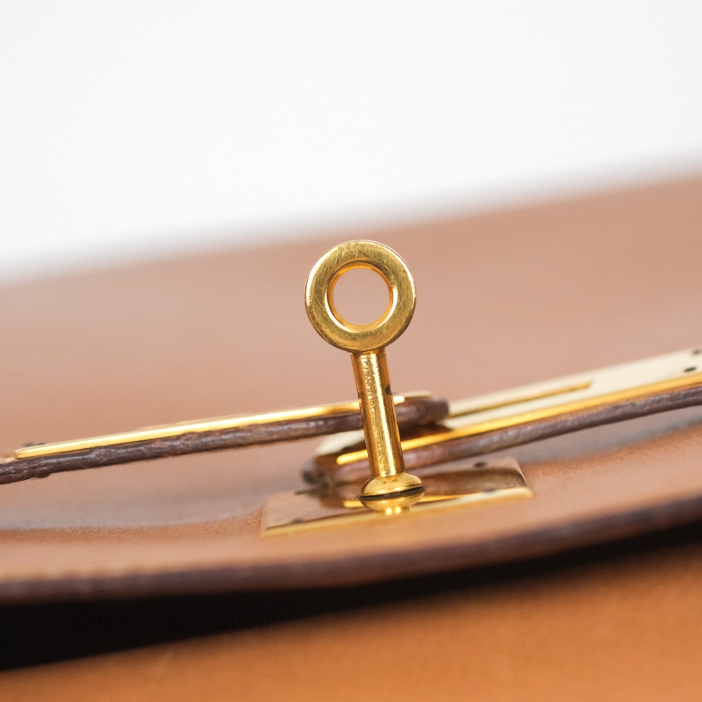Hermes Vintage Kelly 32 Retourne Natural Gold Hardware