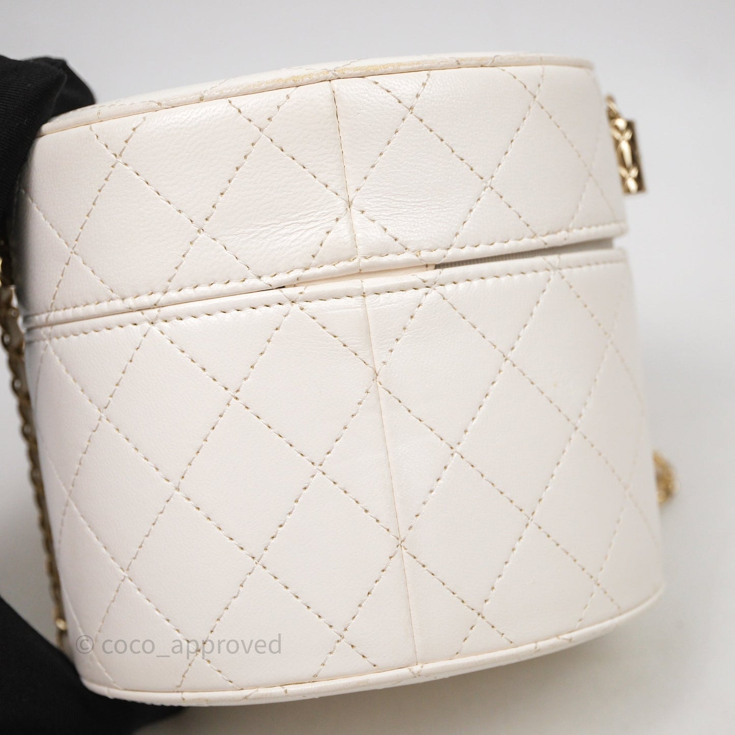 Chanel Quilted Round Vanity Clutch With Chain White Lambskin Gold Hardware