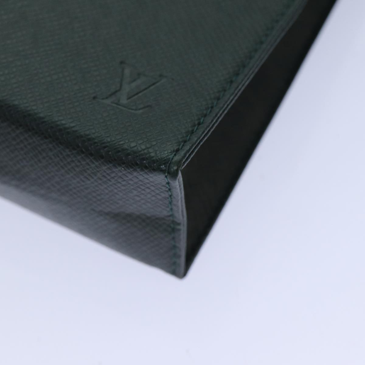 LOUIS VUITTON Taiga Posh Toilet 25 Pouch SPO Epicea LV 83279