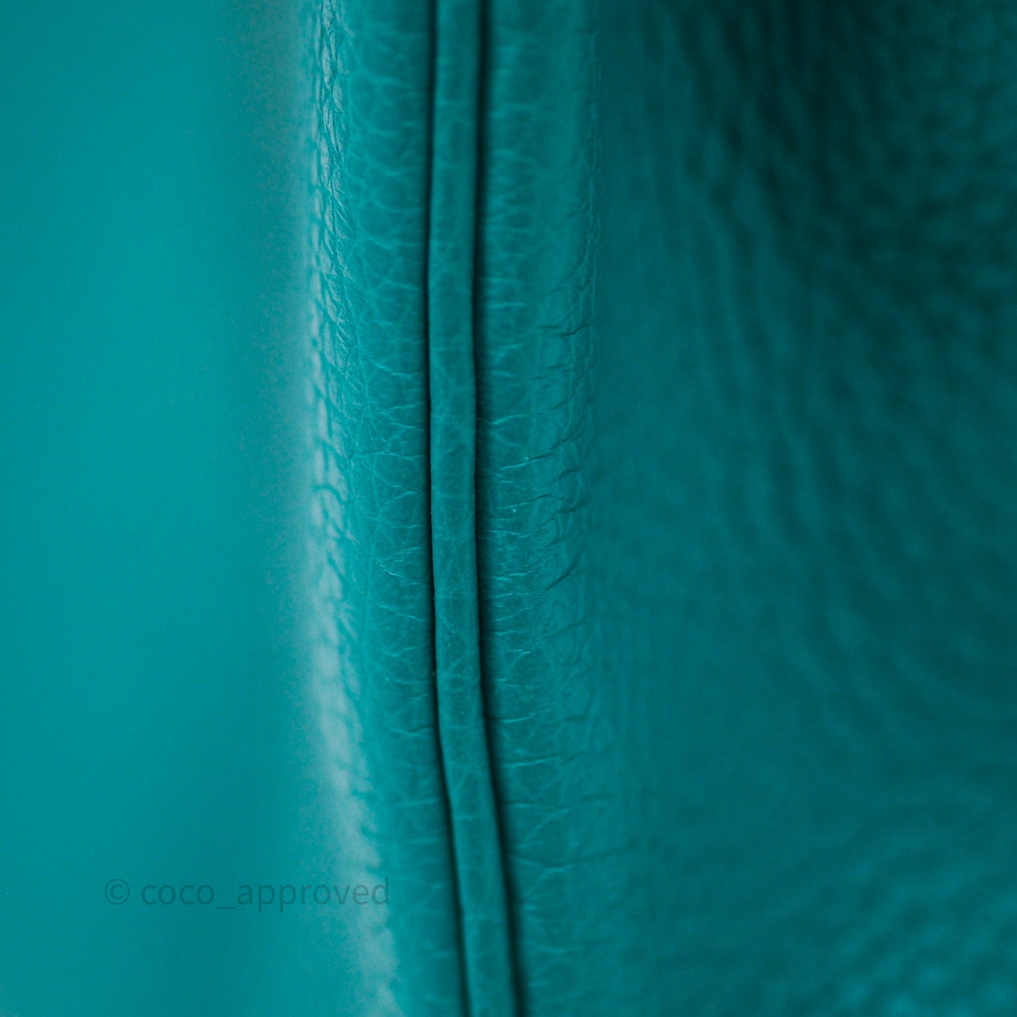 Hermès Kelly 28 Retourne Bleu Paon 7F Clemence Gold Hardware