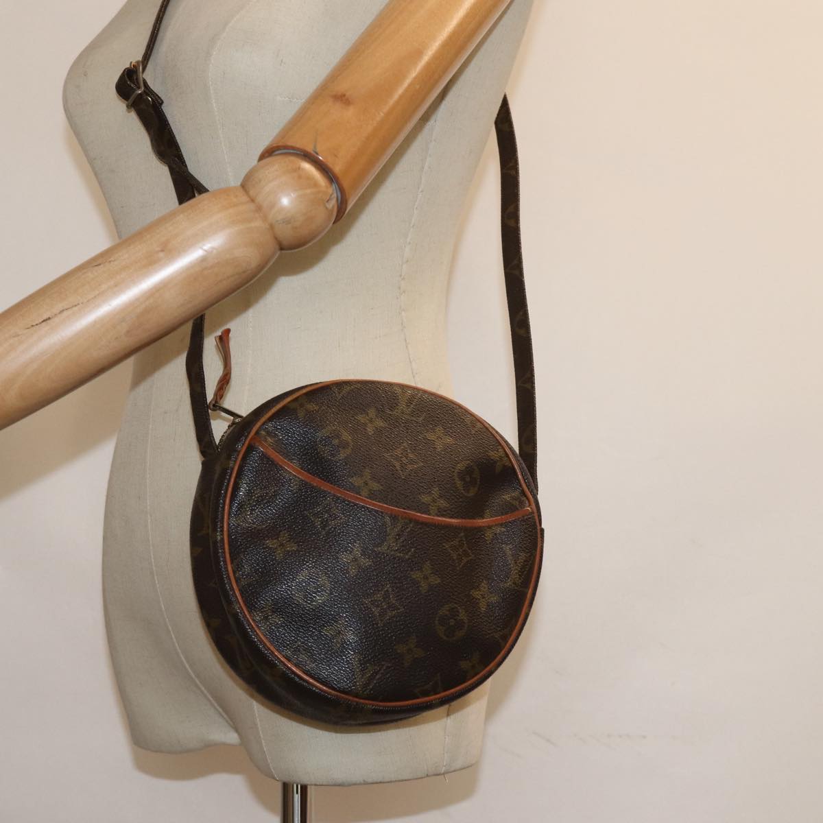 LOUIS VUITTON Monogram Pochette Shoulder Bag LV 84153