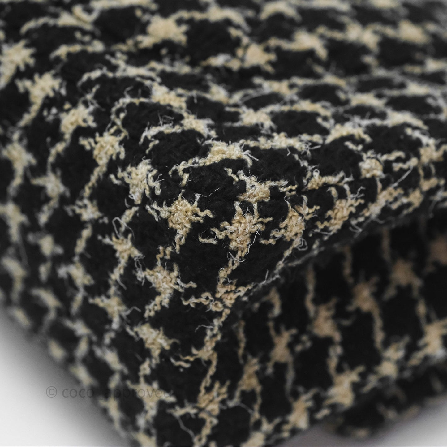 Chanel Reissue 225 Houndstooth Tweed Black Beige Aged Gold Hardware