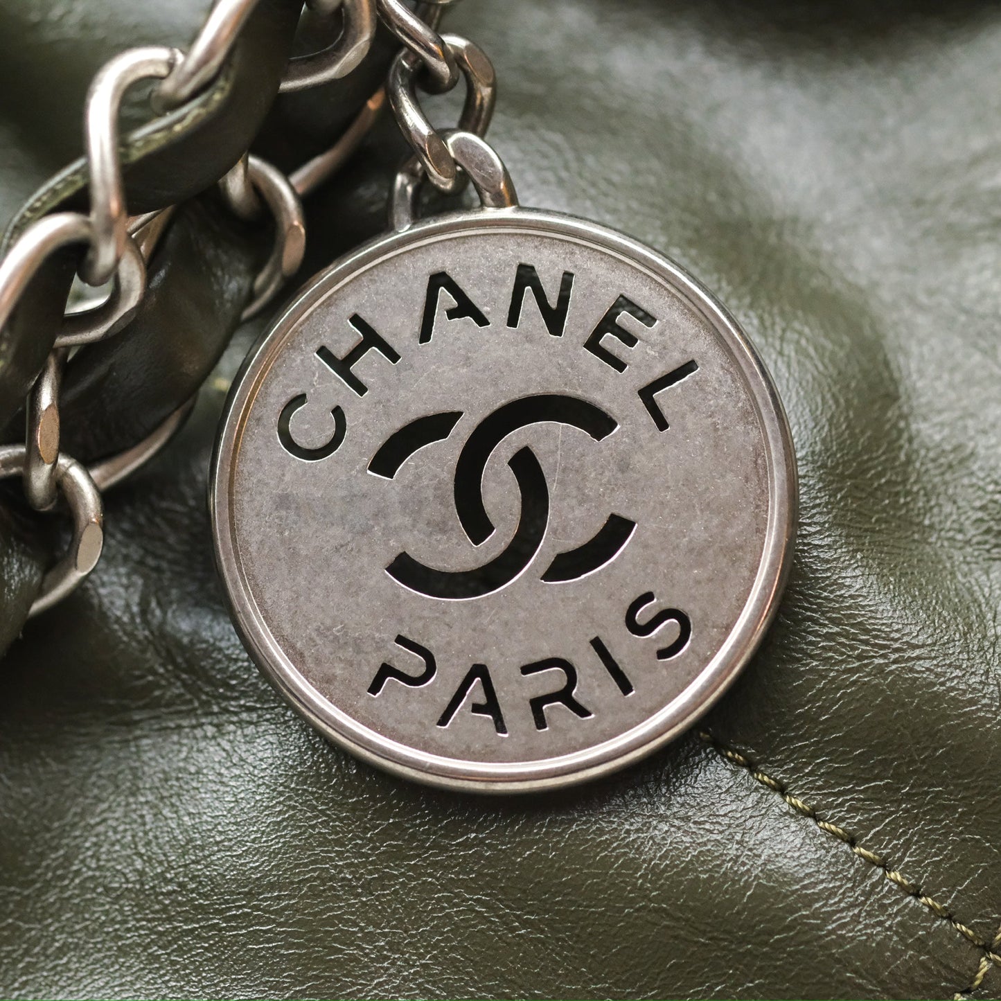 Chanel 22 Medium Green Shiny Calfskin Ruthenium Hardware