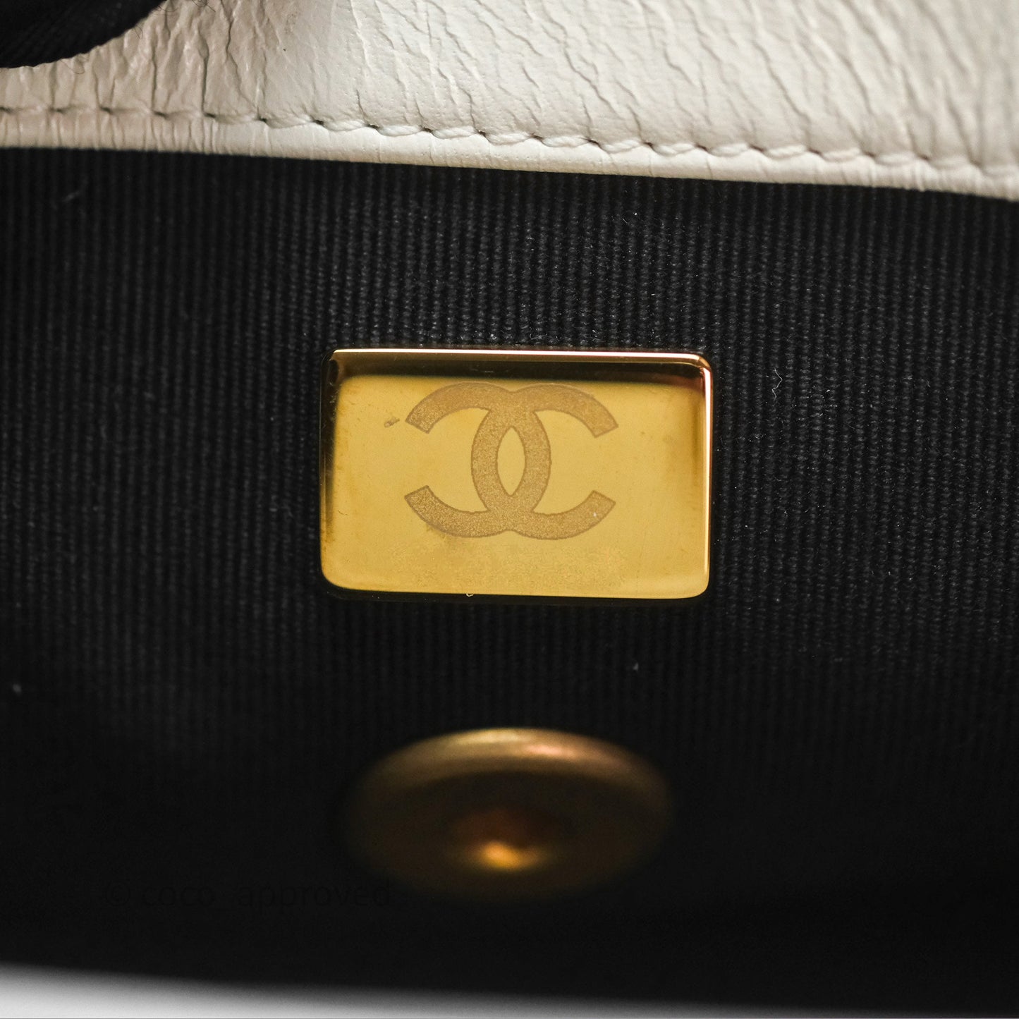Chanel Quilted Pearl Flap Bag White Shiny Crumpled Calfskin Aged Gold Hardware 22C