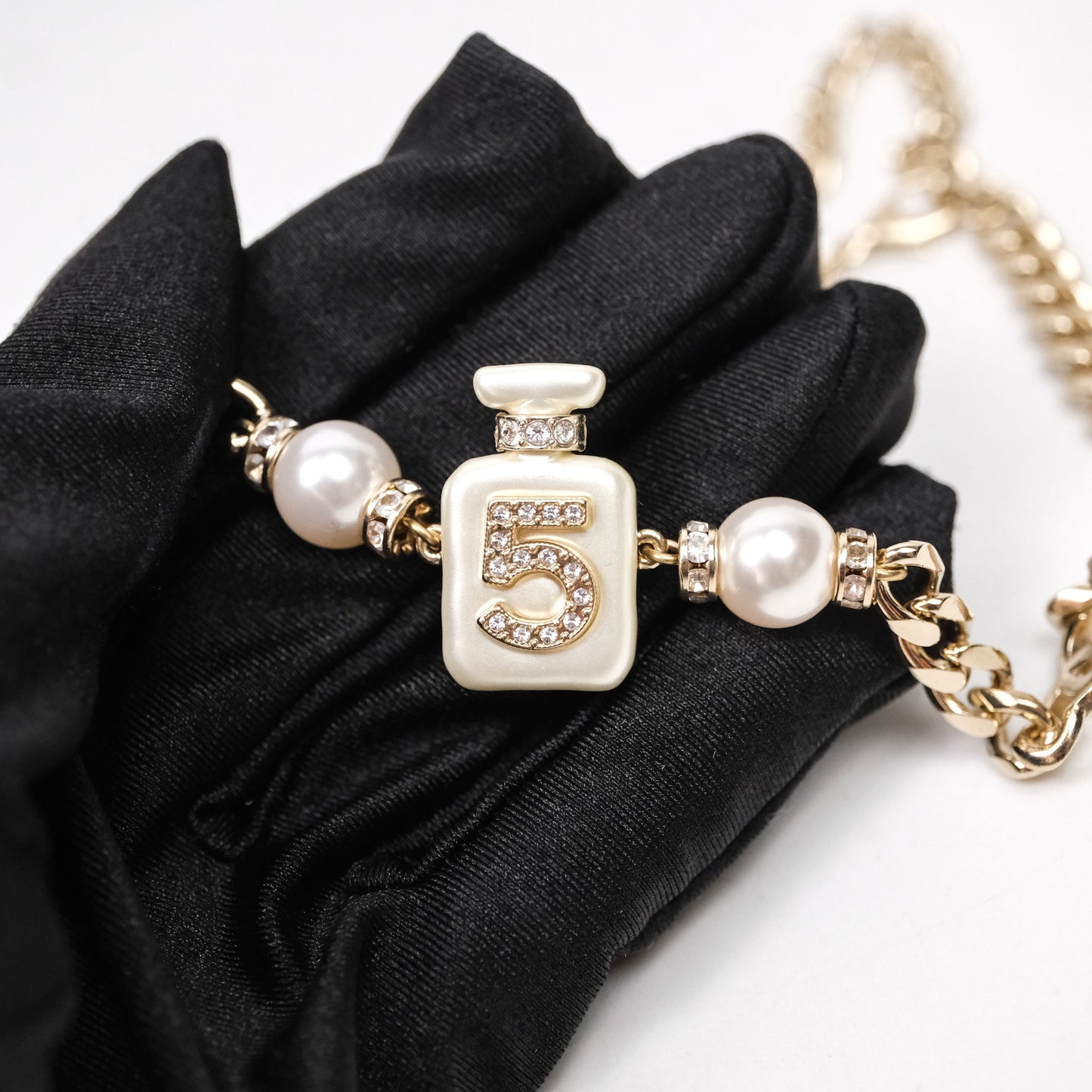 Chanel No5 Perfume Bottle Crystal Pearl Chain Choker Necklace Gold Tone 22S