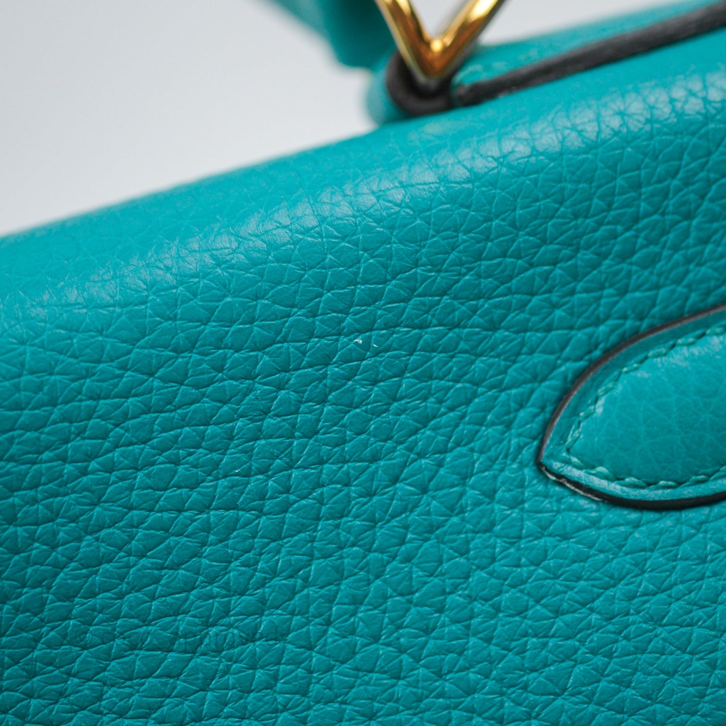 Hermès Kelly 28 Retourne Bleu Paon 7F Clemence Gold Hardware