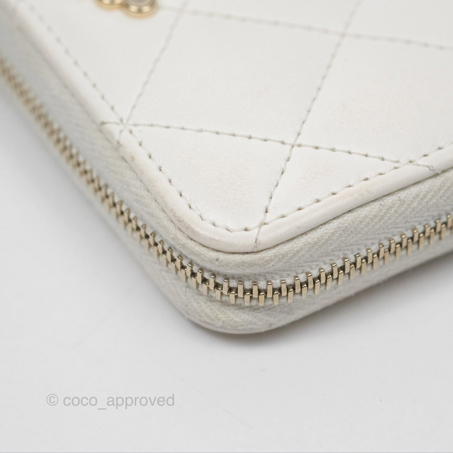 Chanel Pearl CC Zipped Coin Purse White Lambskin Gold Hardware