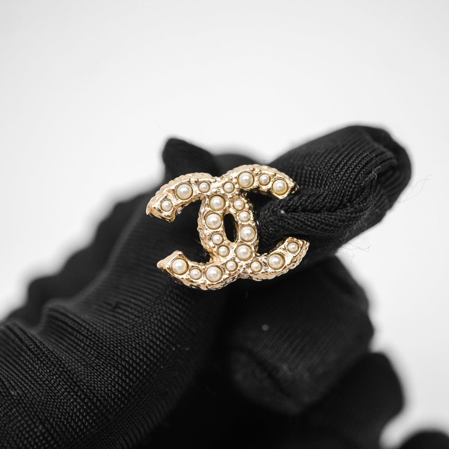 Chanel CC Pearl Earrings Gold Tone 24V