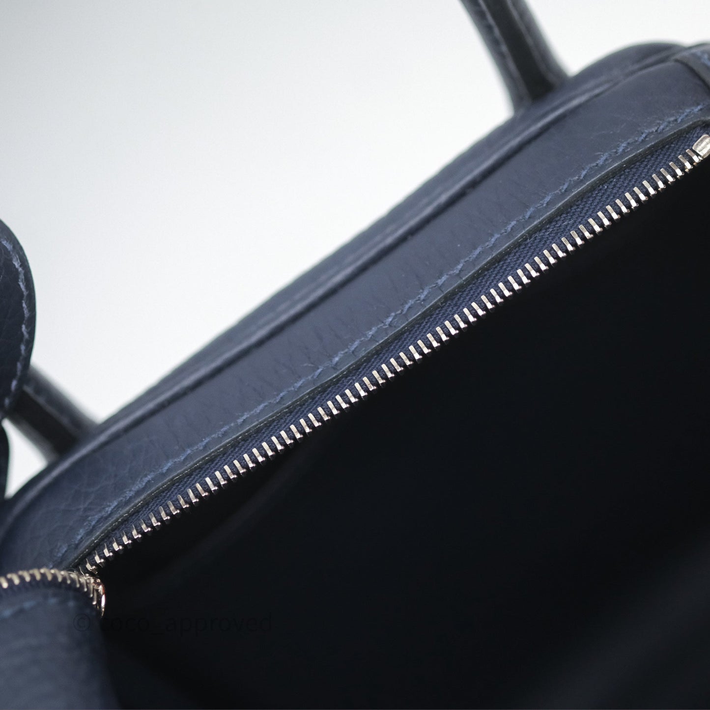 Hermès Lindy 26 Bleu Nuit 2Z Taurillon Clemence Palladium Hardware