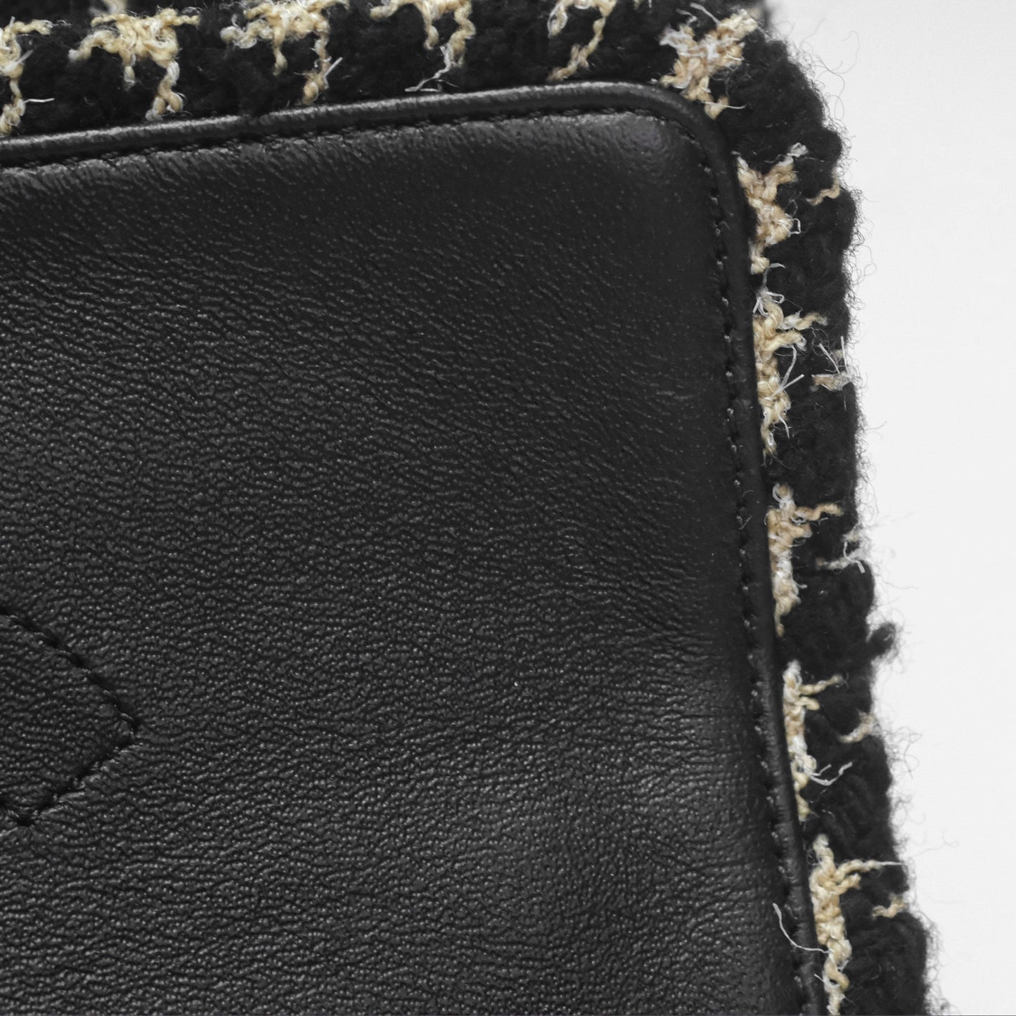Chanel Reissue 225 Houndstooth Tweed Black Beige Aged Gold Hardware