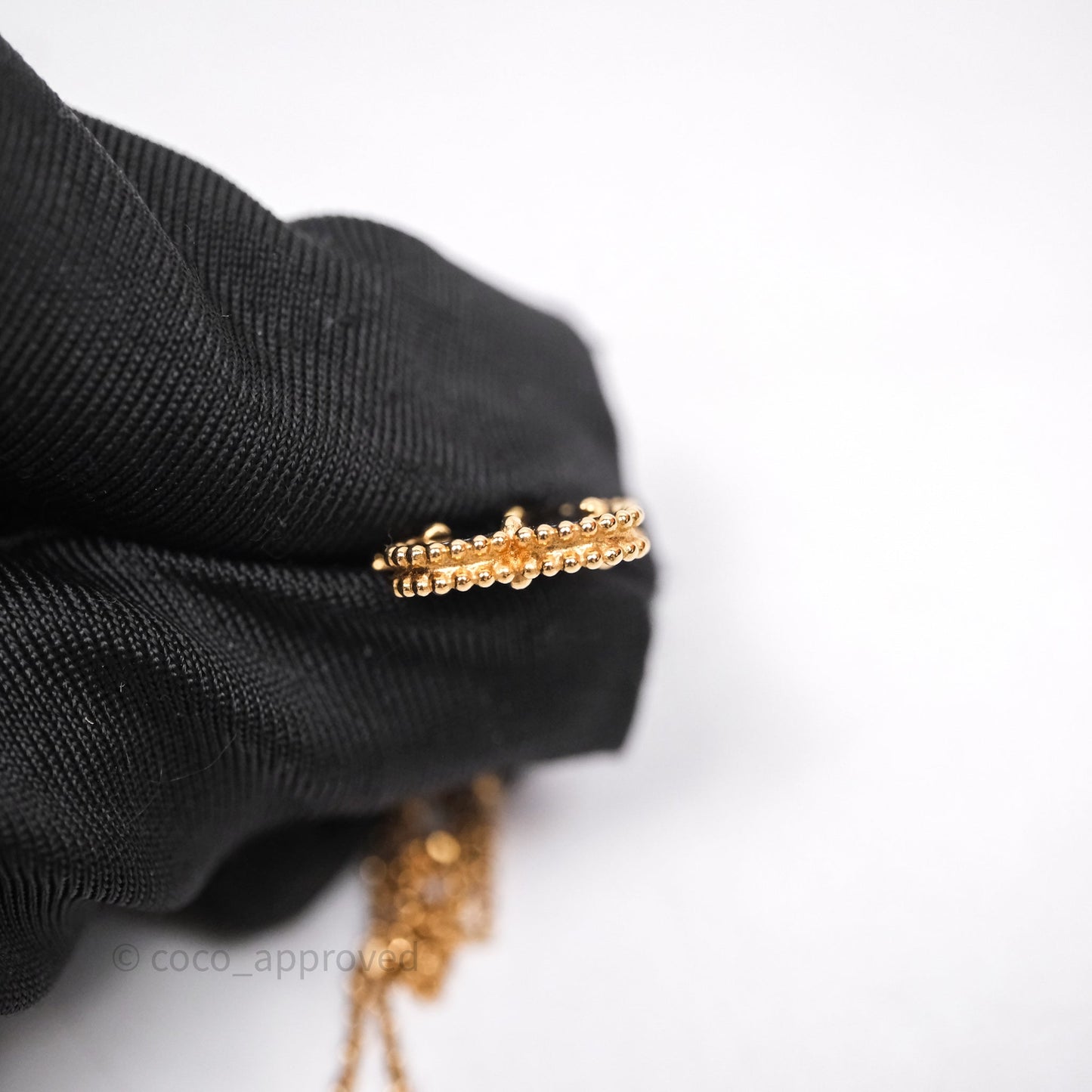 Van Cleef & Arpels Vintage Alhambra Pendant Onyx 18K Yellow Gold