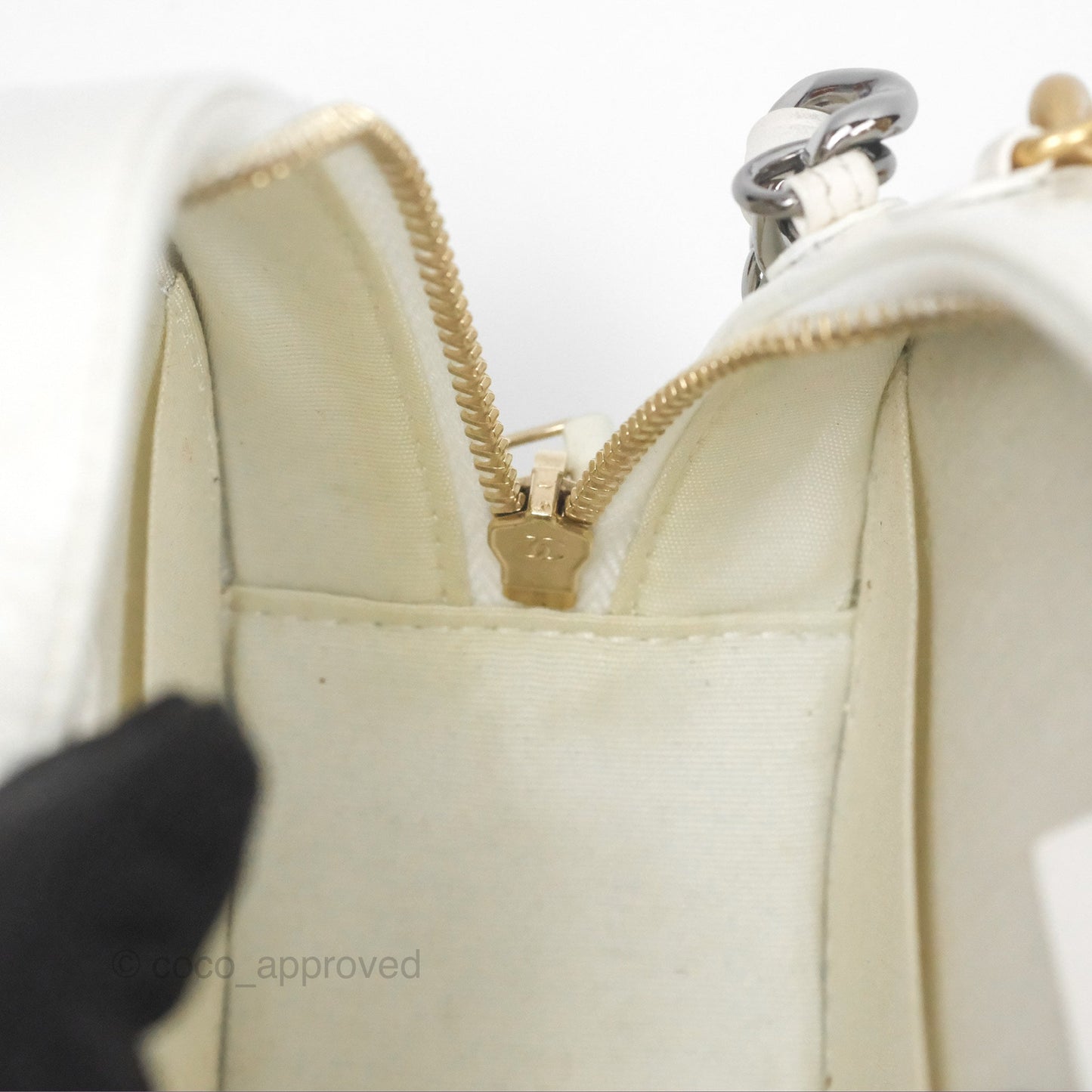 Chanel 19 Round Clutch With Chain White Glazed Calfskin Mixed Hardware