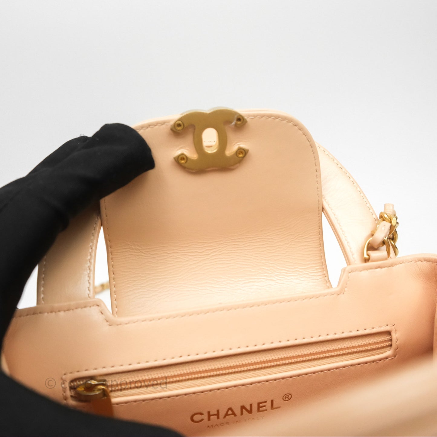 Chanel Kelly Bag Quilted Light Beige Shiny Crumpled Calfskin Aged Gold Hardware