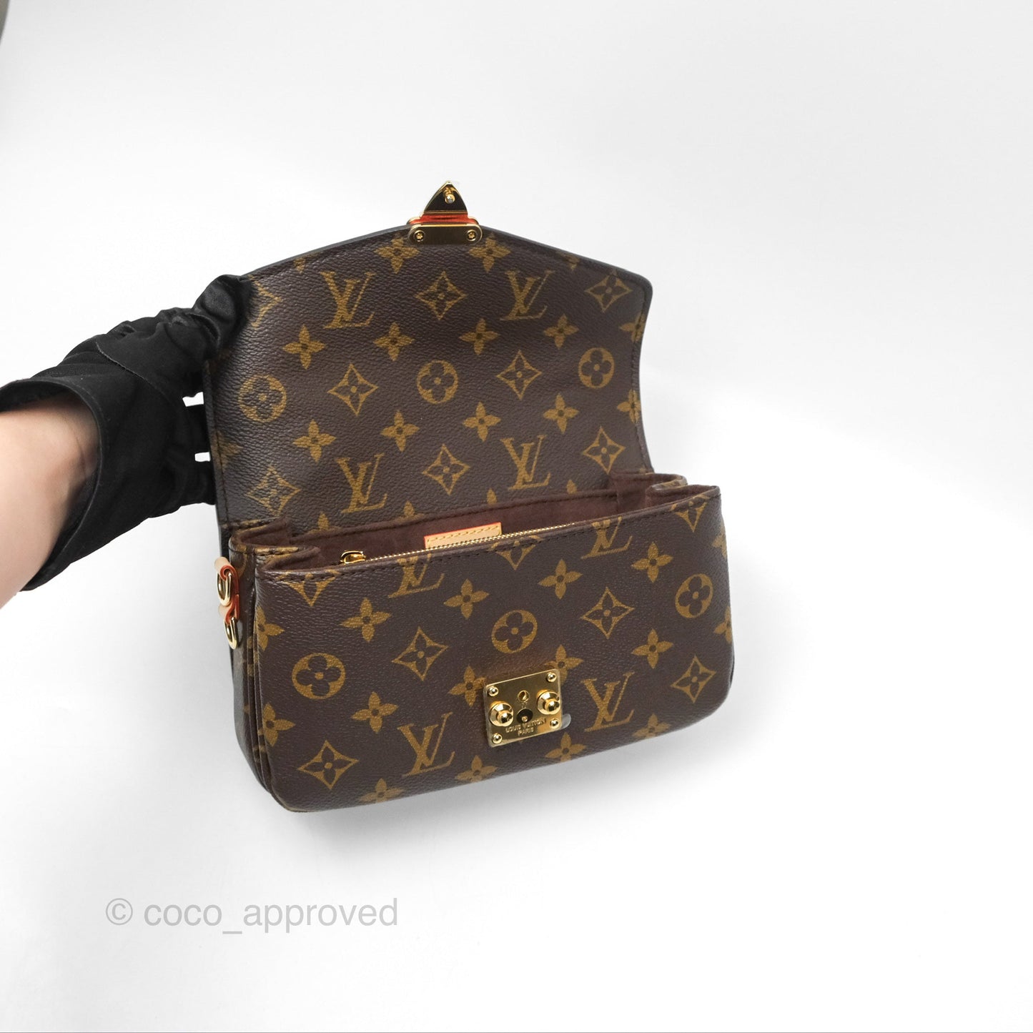 Louis Vuitton Pochette Métis East West Monogram Canvas