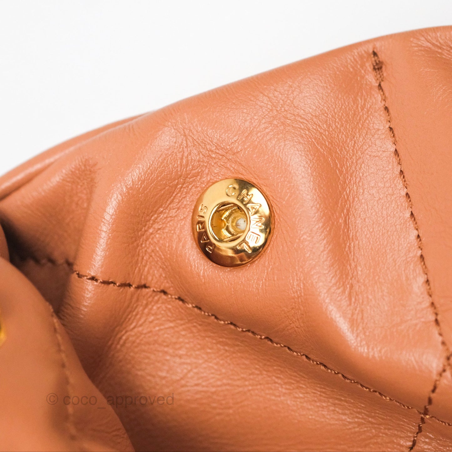 Chanel 22 Medium Caramel Beige Shiny Calfskin Aged Gold Hardware