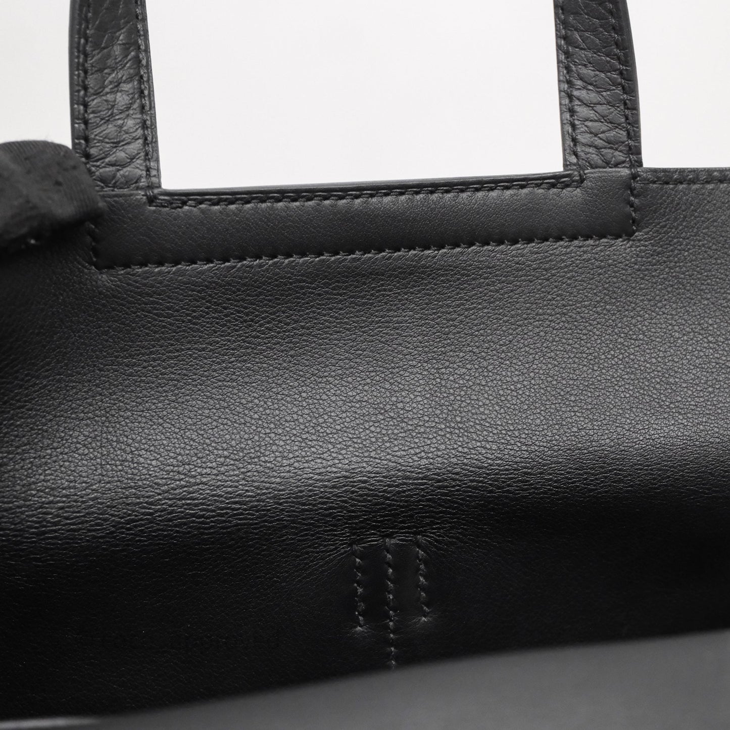 Hermès Halzan 25 Taurillon Clemence 89 Noir Gold Hardware