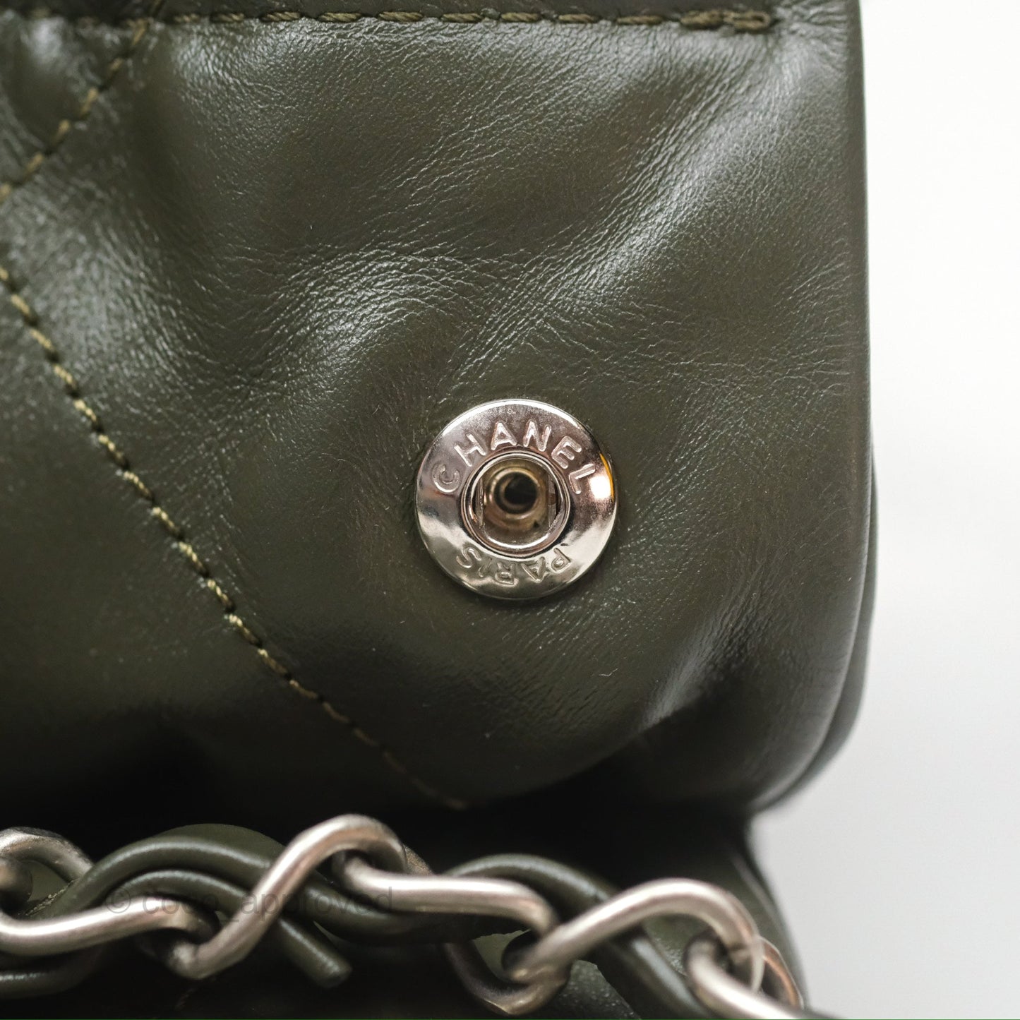 Chanel 22 Medium Green Shiny Calfskin Ruthenium Hardware