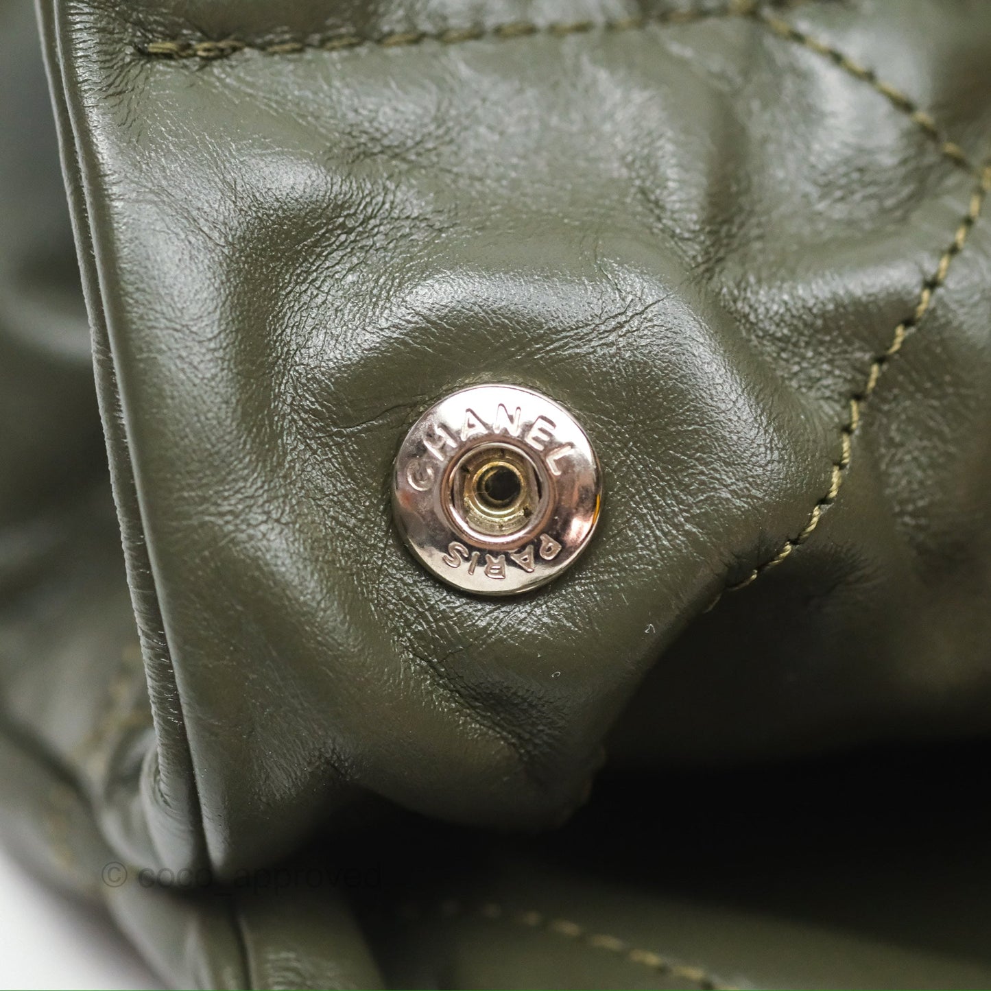 Chanel 22 Medium Green Shiny Calfskin Ruthenium Hardware
