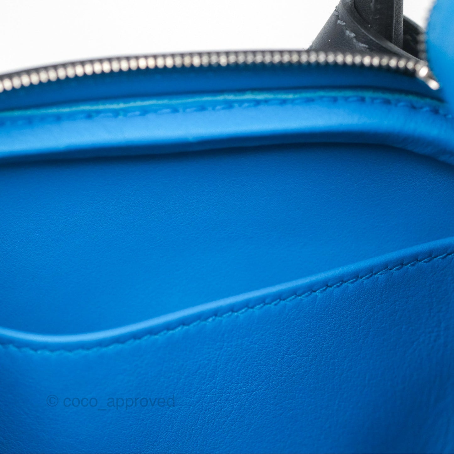 Hermès Lindy 26 Caban/Bleu Frida Swift Palladium Hardware