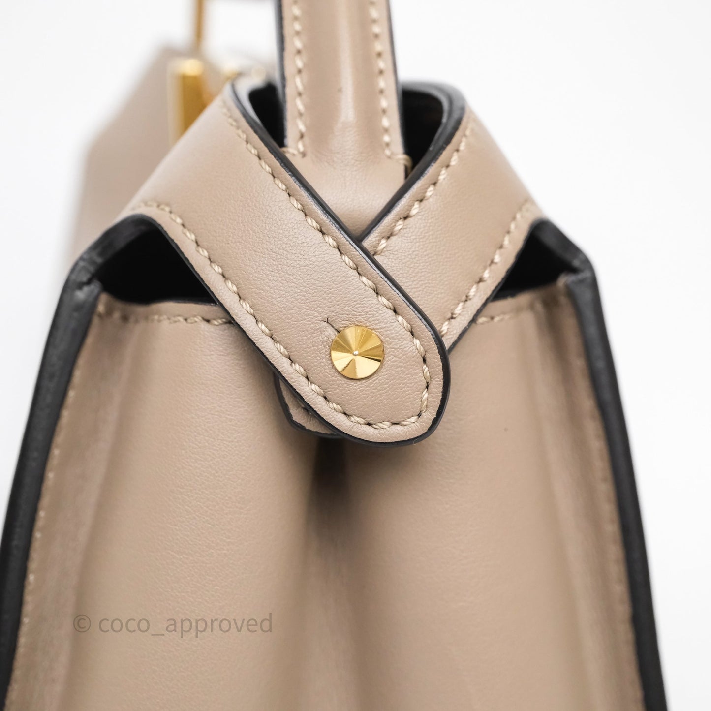 Fendi Peekaboo Iconic Essentially Bag Calfskin Beige