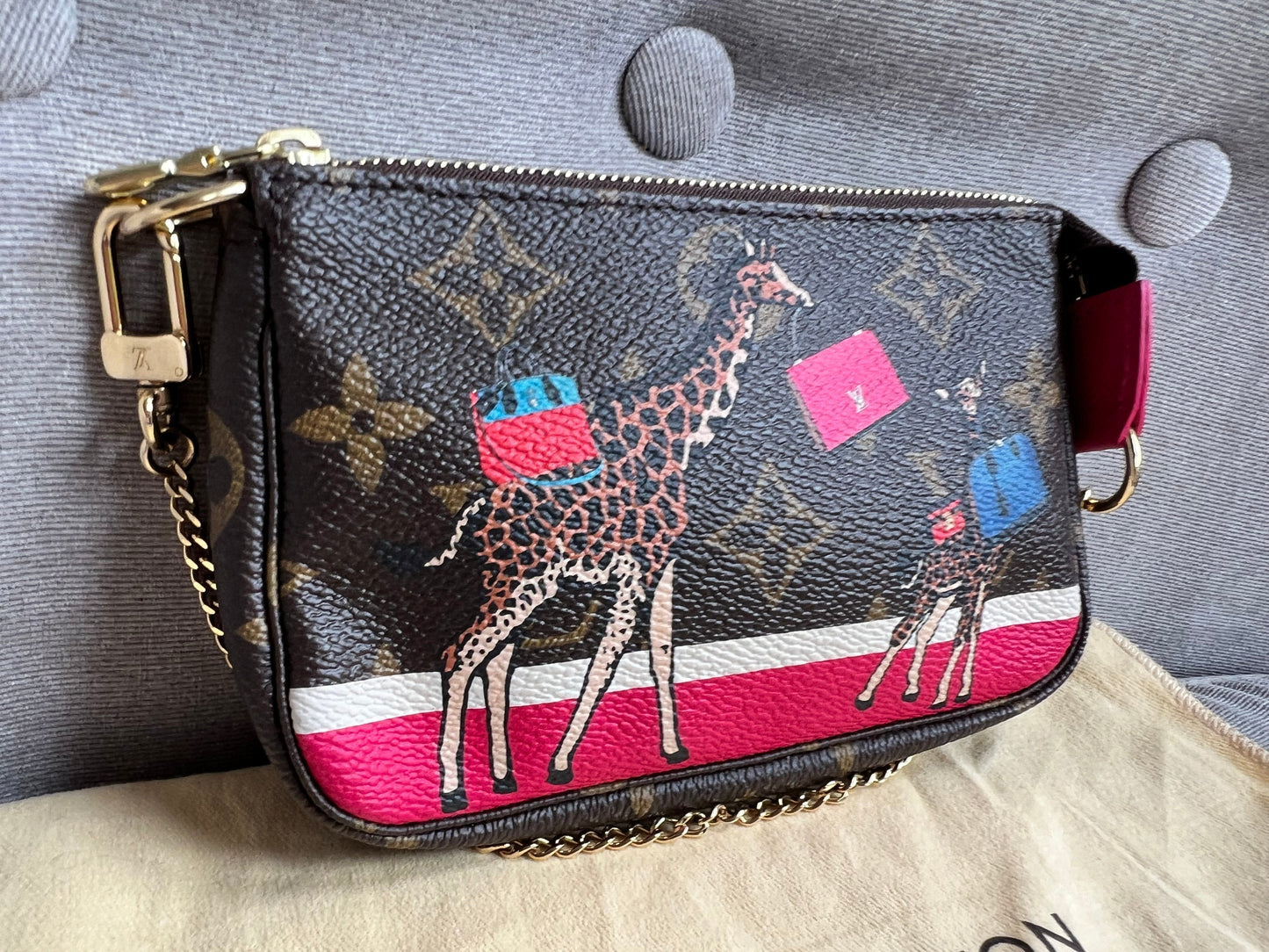 Louis Vuitton Christmas Edition Giraffe Animated Mini Pochette Accessoires in Monogram