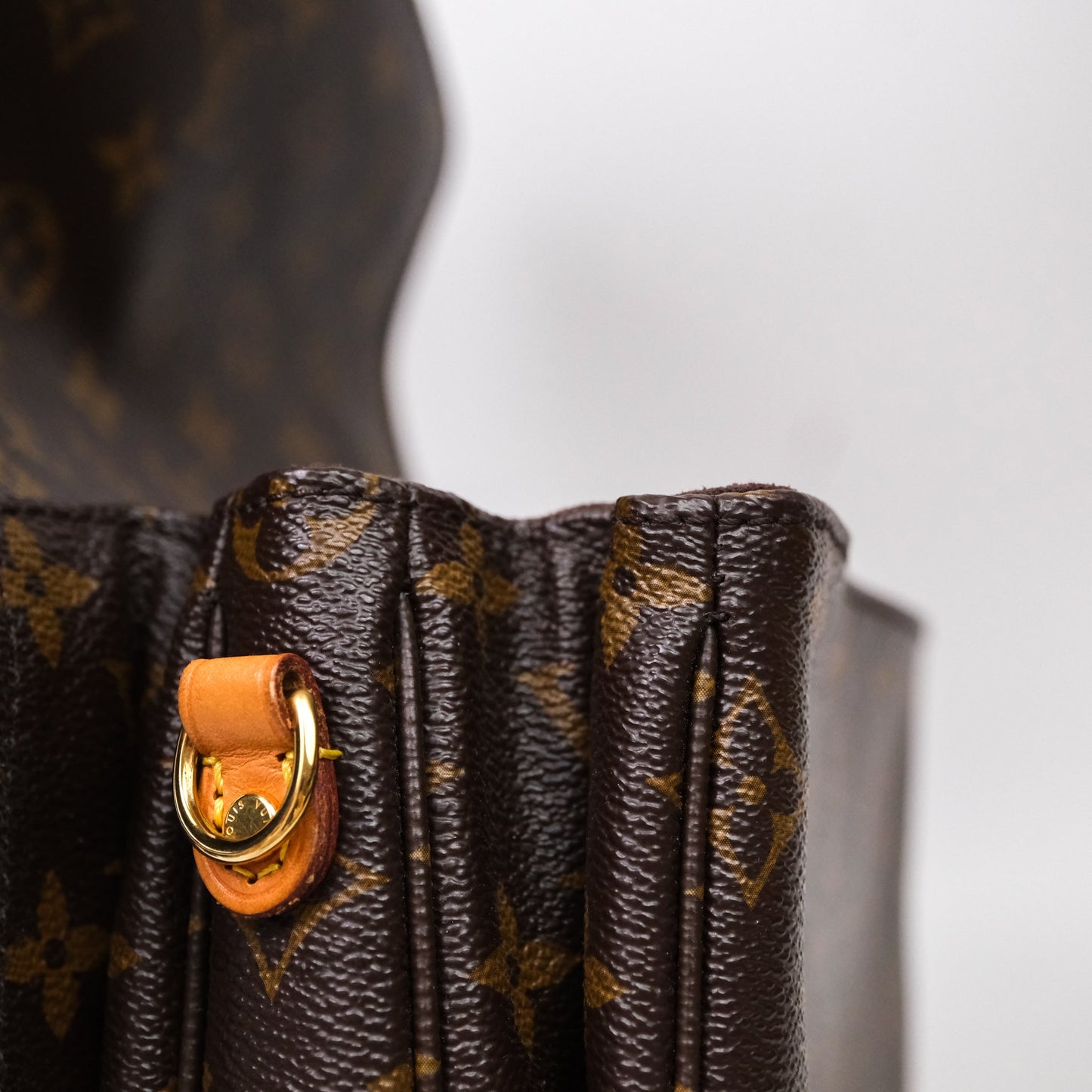 Louis Vuitton Pochette Metis Monogram Canvas