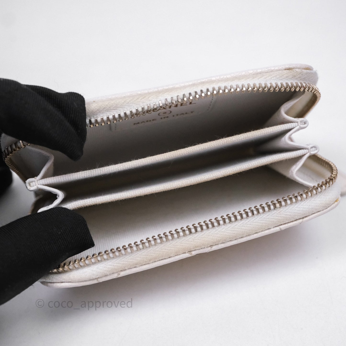 Chanel Classic Zipped Coin Purse White Caviar Gold Hardware