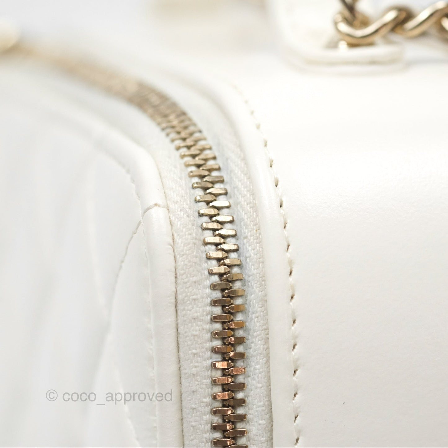 Chanel Top Handle Quilted Vanity Case White Shiny Lambskin Good Hardware