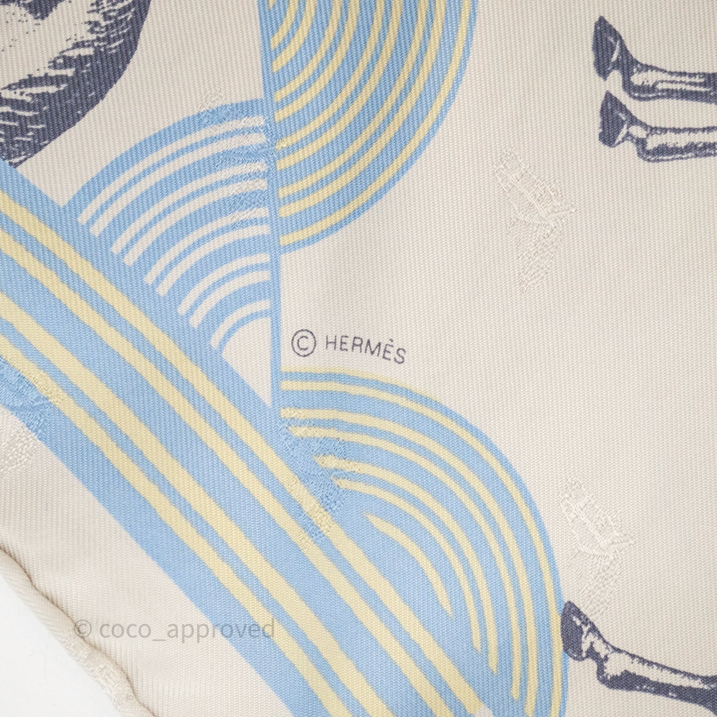 Hermès Garde Robe Pop Triangle Scarf Silk Blue/Grey