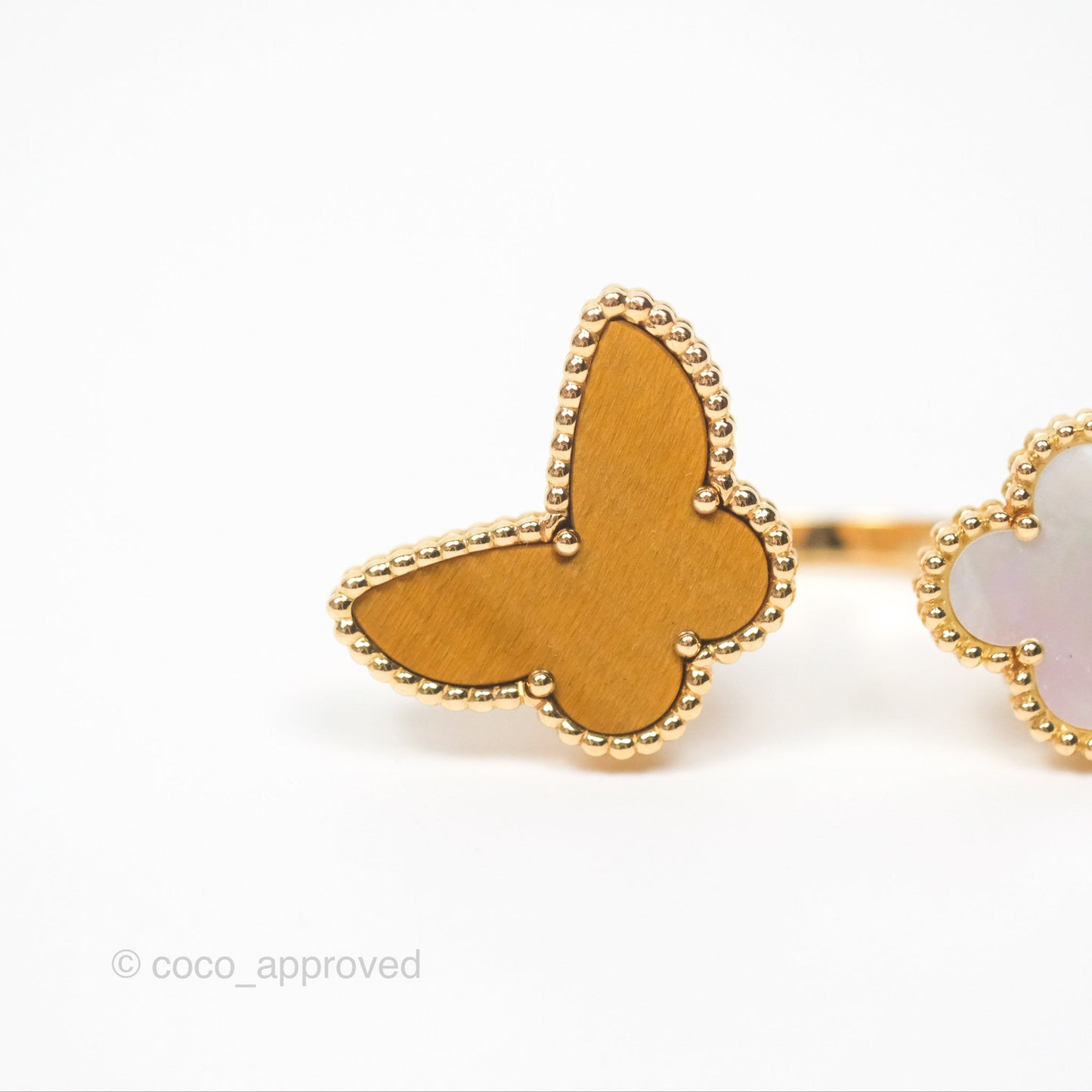 Van Cleef & Arpels Lucky Alhambra Between the Finger Ring White Mother-of-pearl Yellow Gold