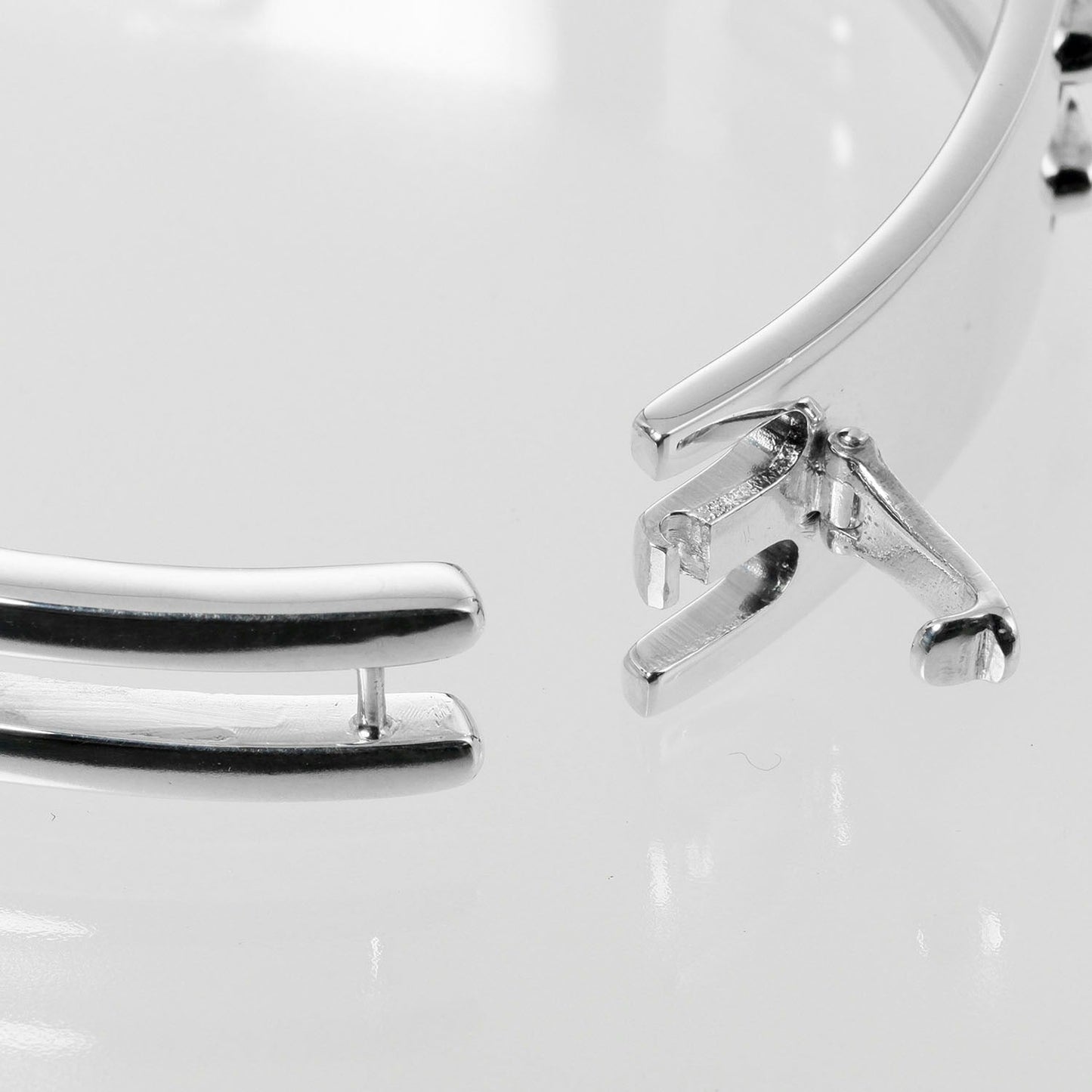 Luxury Gucci Trending 2025 Logo Plate