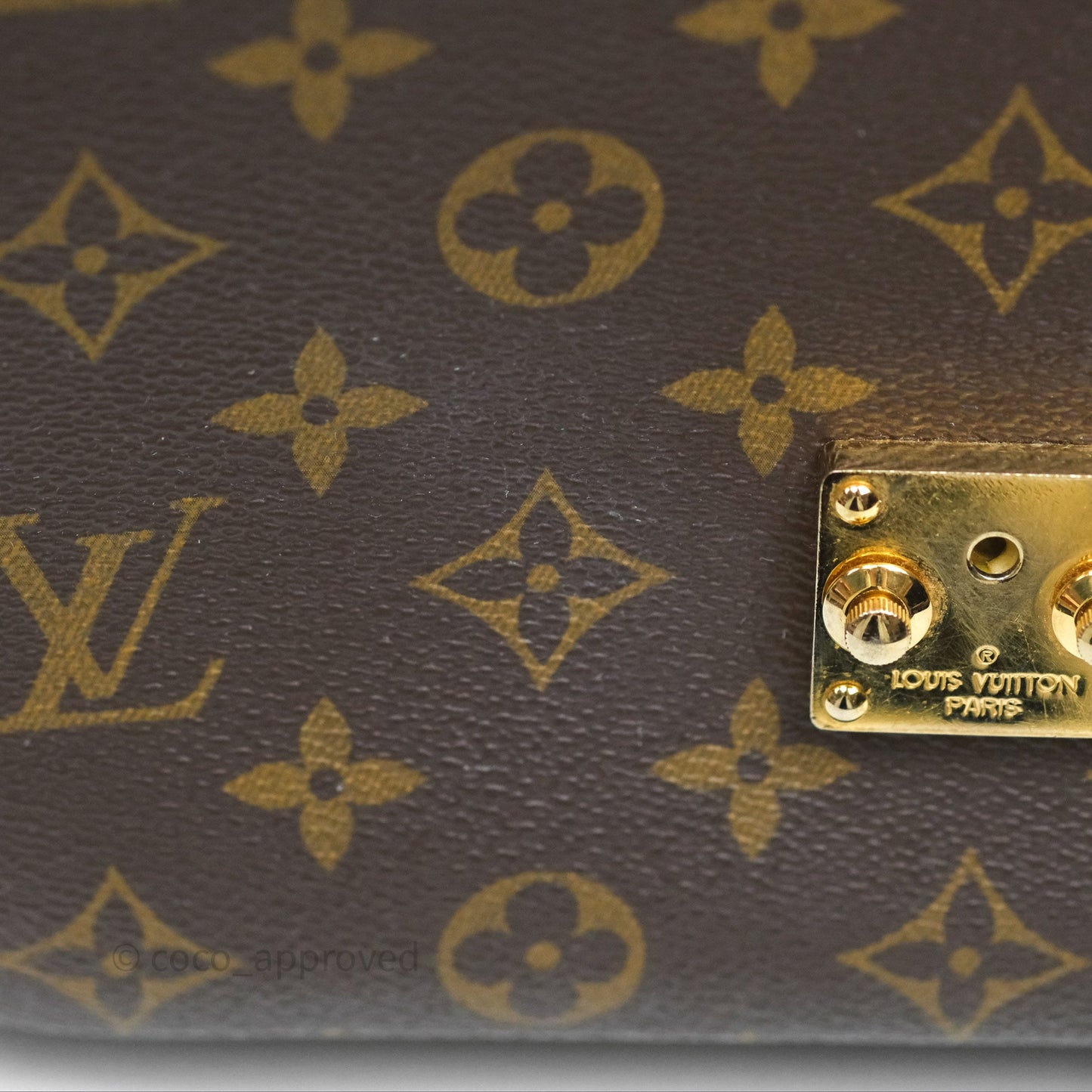 Louis Vuitton Pochette Metis Monogram Canvas