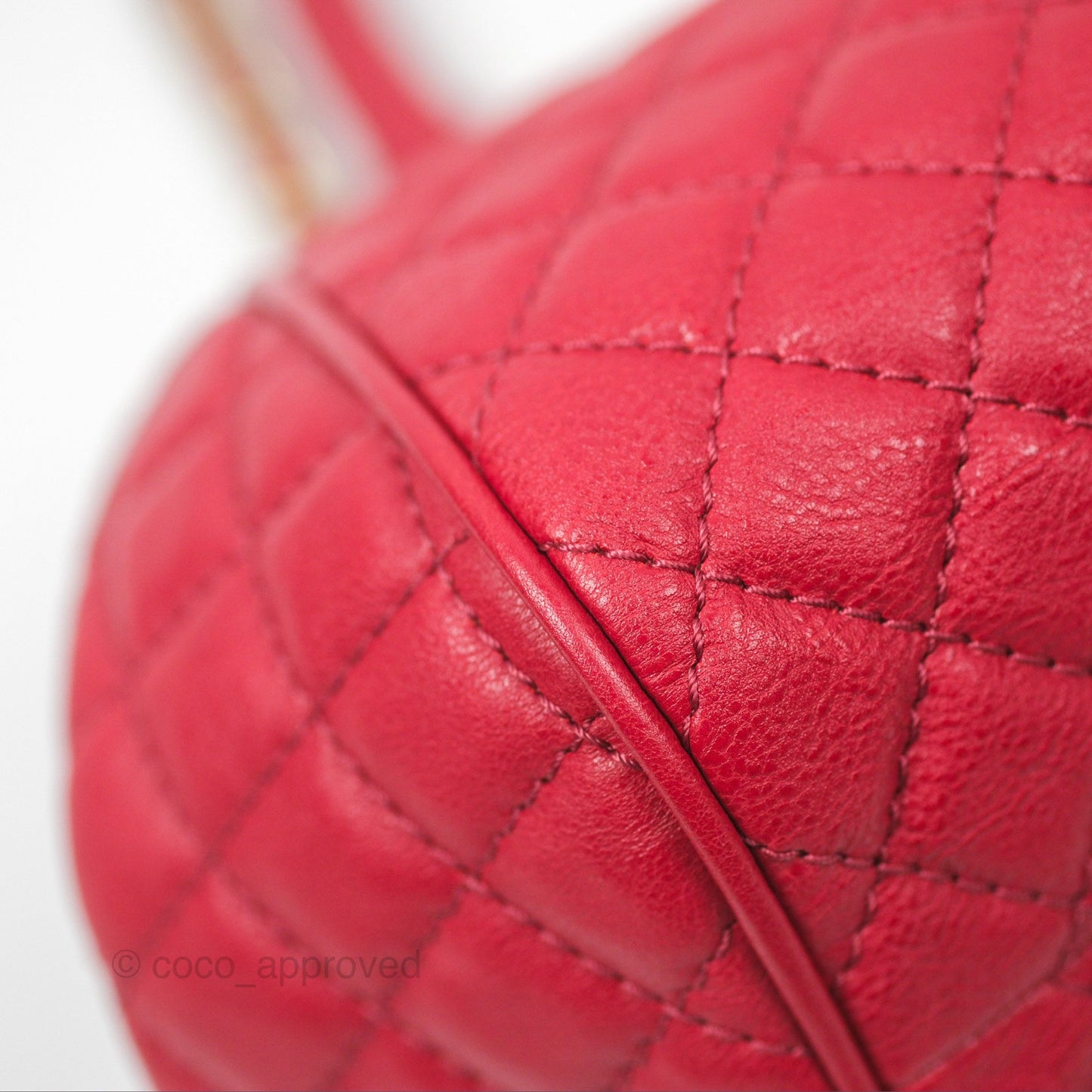 Chanel Quilted Kisslock Handbag With Chain Red Calfskin Gold Hardware