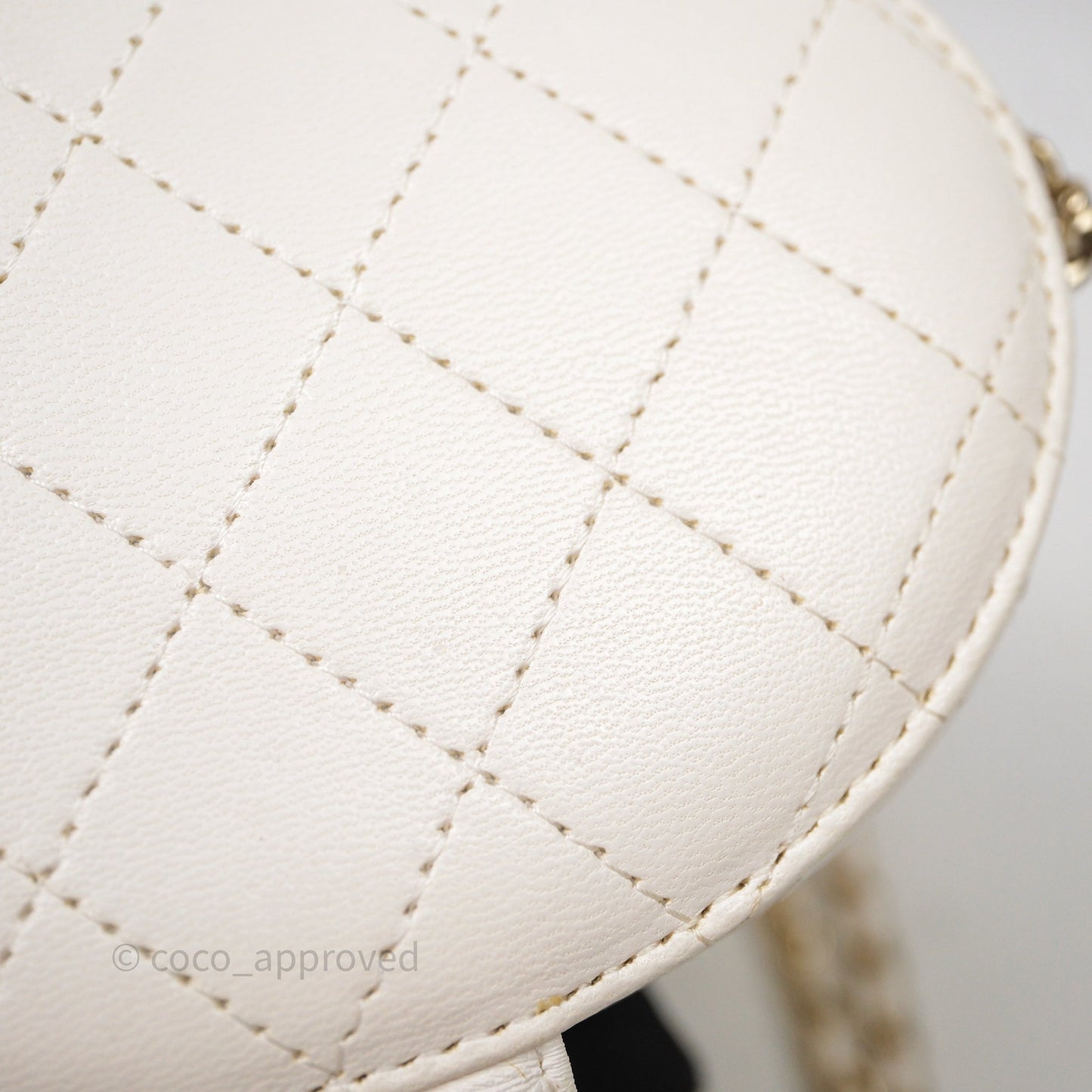 Chanel Quilted Round Vanity Clutch With Chain White Lambskin Gold Hardware