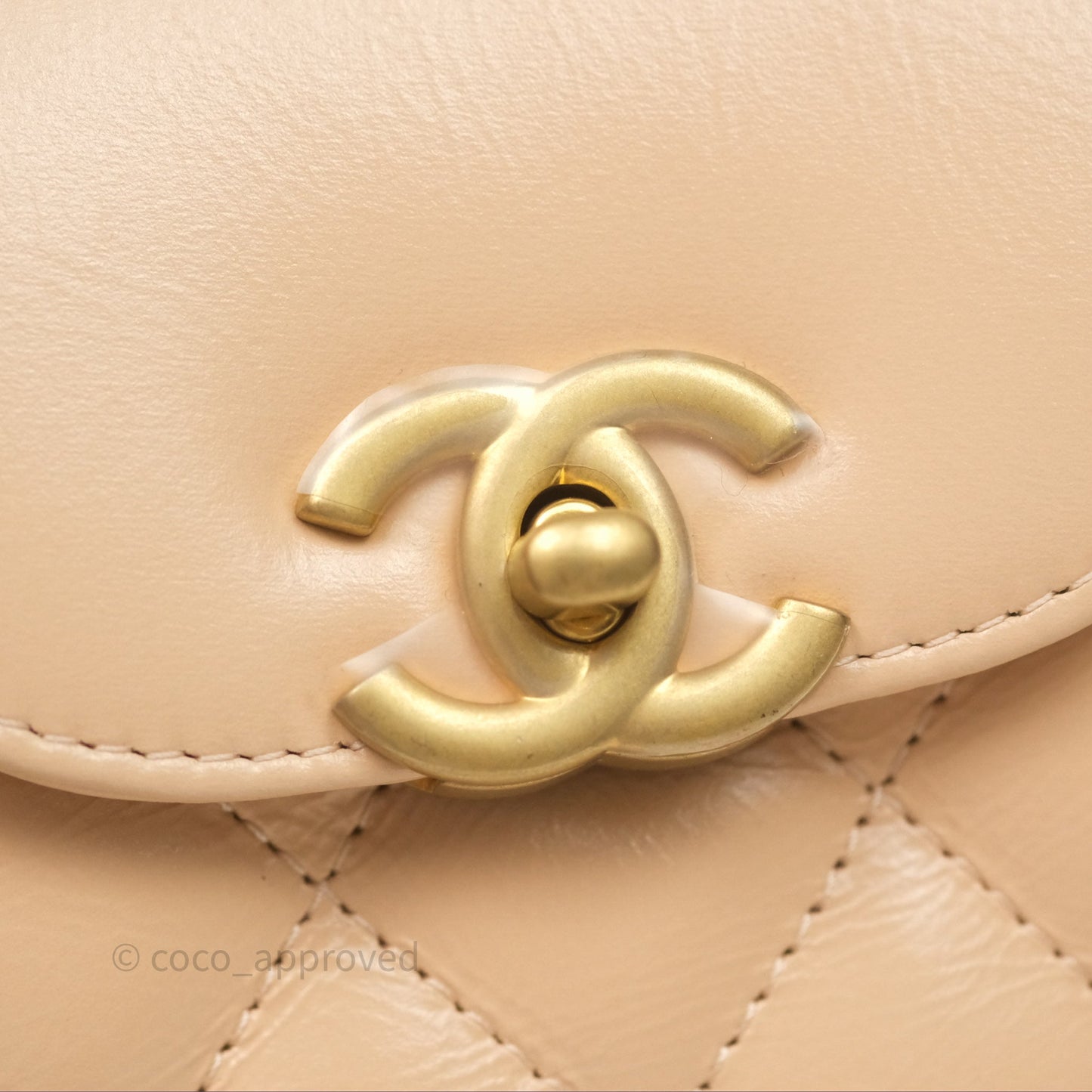 Chanel Kelly Bag Quilted Light Beige Shiny Crumpled Calfskin Aged Gold Hardware