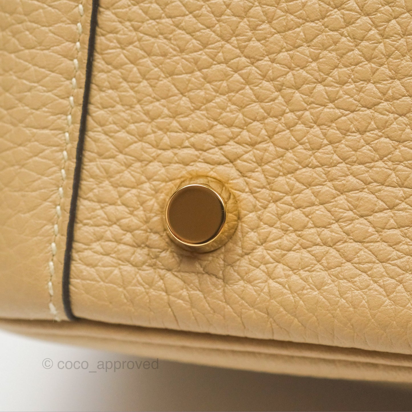 Hermès Lindy 26 Trench Clemence Gold Hardware