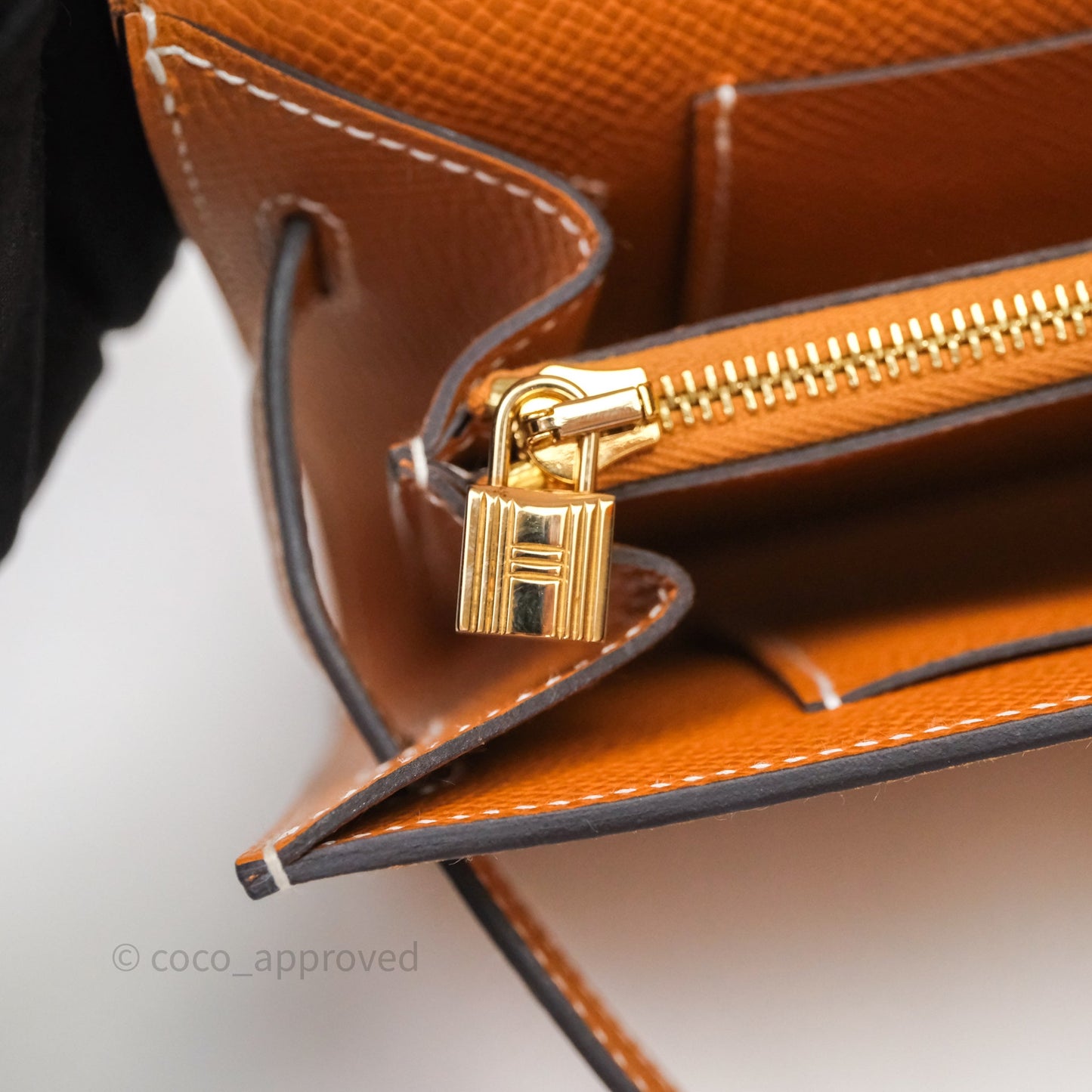 Hermès Kelly To Go Wallet Toffee 1H Epsom Gold Hardware